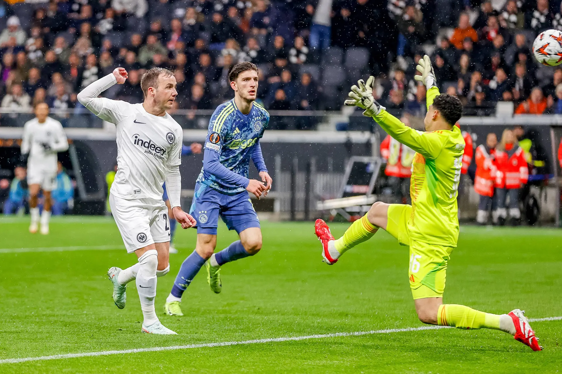 Duitse media raken niet uitgepraat over uitblinker bij Frankfurt: 'Eintracht zegeviert tijdens Götze-gala'