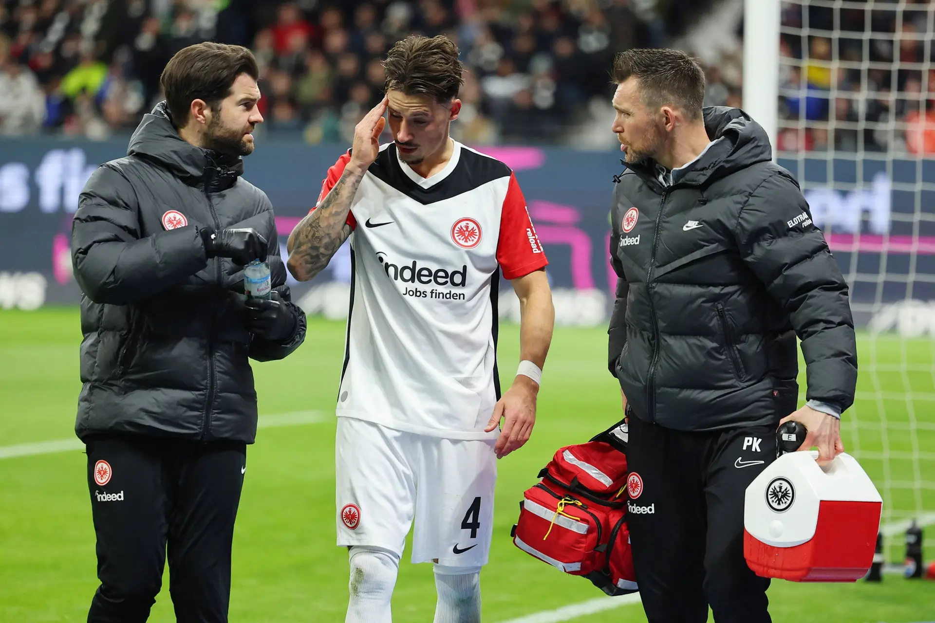 Hart van de defensie van Eintracht Frankfurt tegen Ajax lijkt nu al bekend; Koch is terug