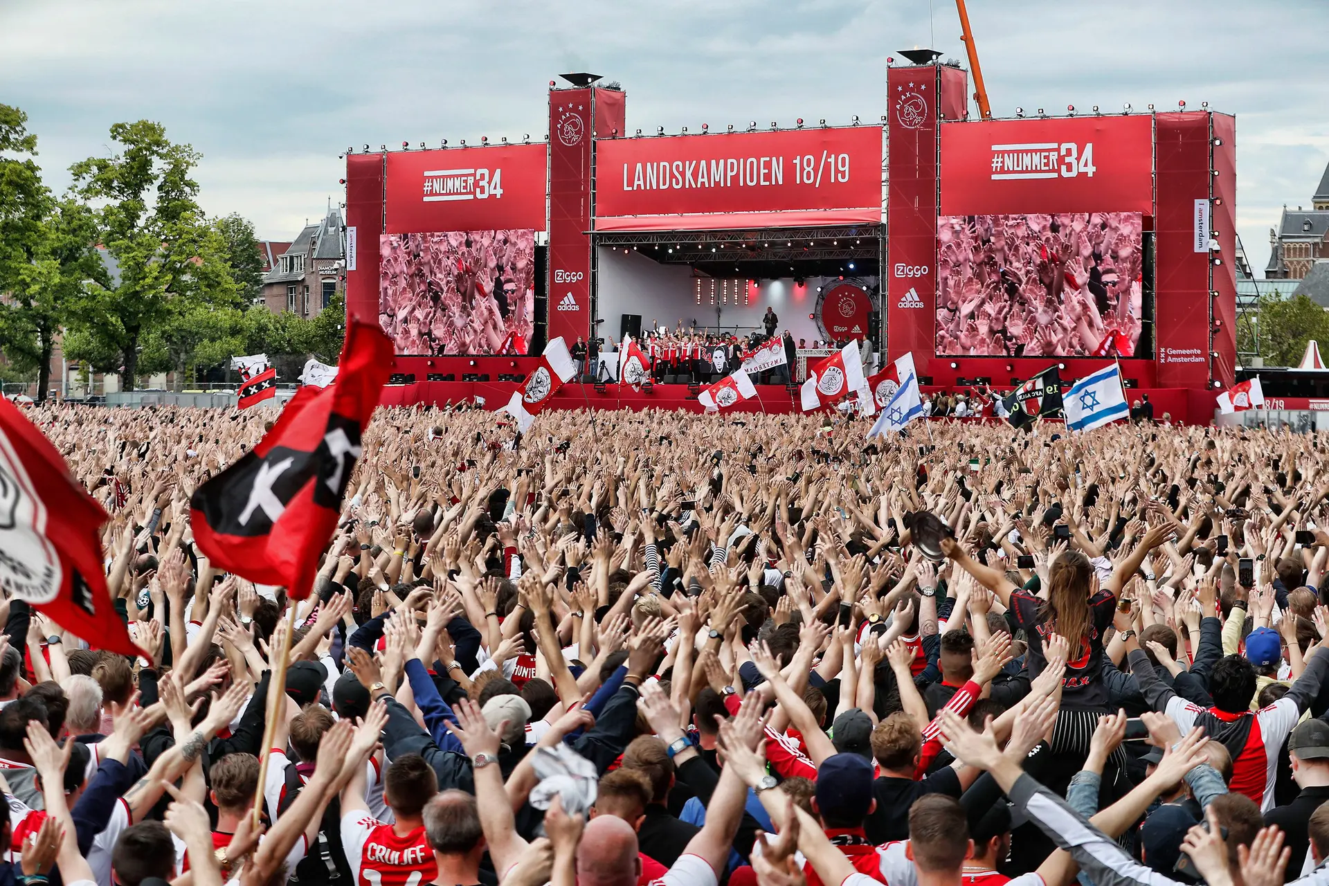 Huldiging op Museumplein bij mogelijke landstitel Ajax in gevaar vanwege Mahler Festival