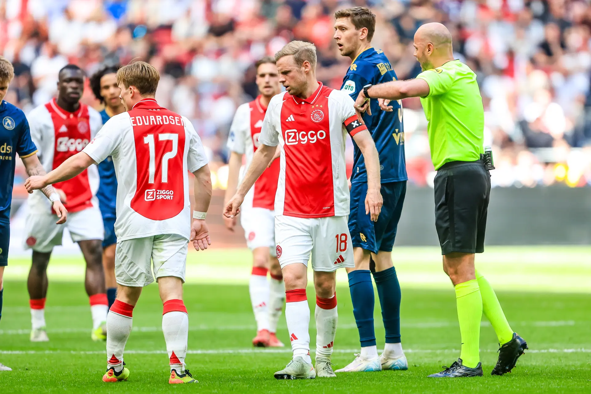Rondom Ajax: Ajax laat niets los over over mogelijke festiviteiten rondom landstitel