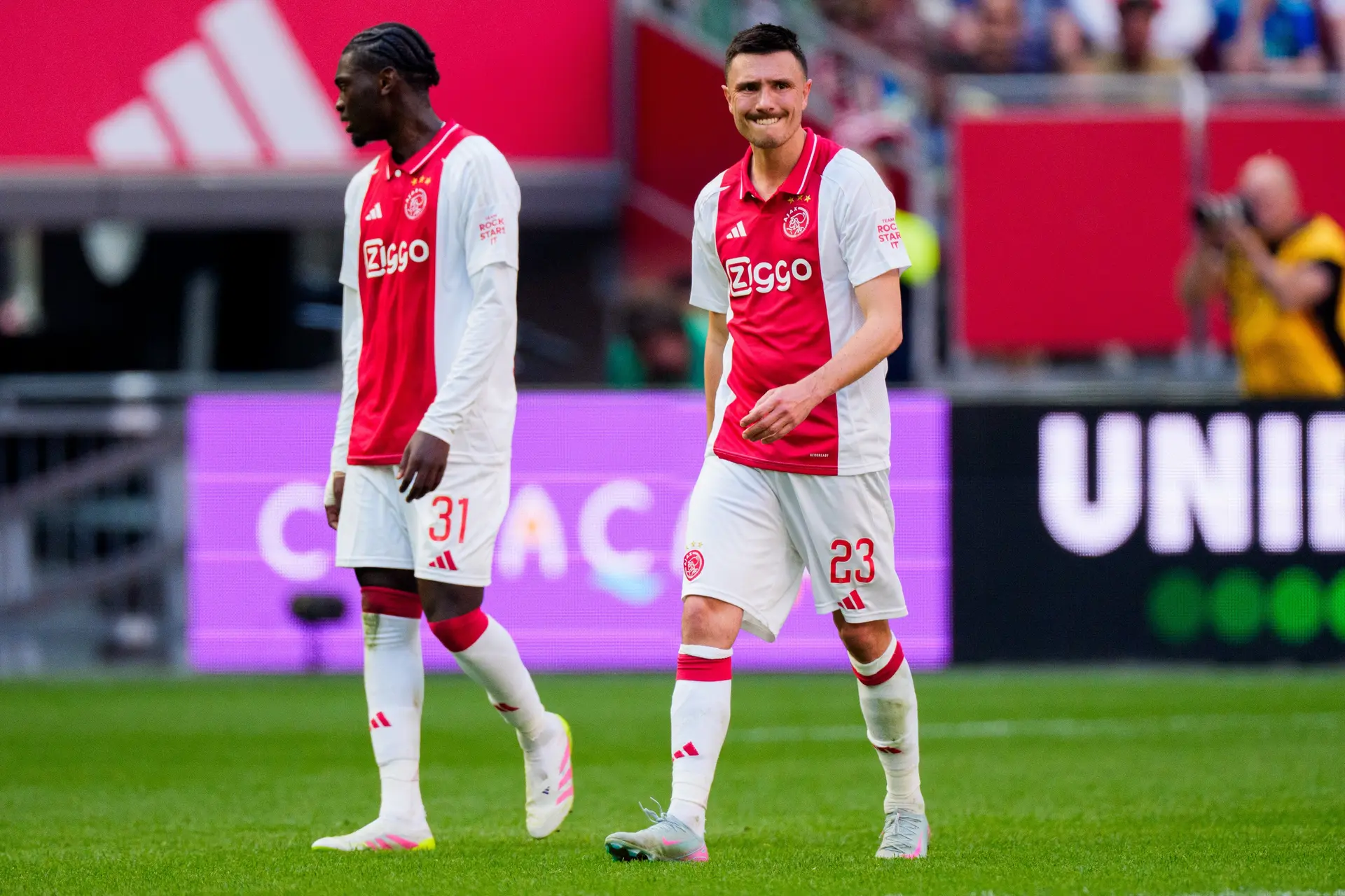 Rondom Ajax: Spaan geeft Farioli advies: 'Laat Berghuis applaudisseren op de bank'