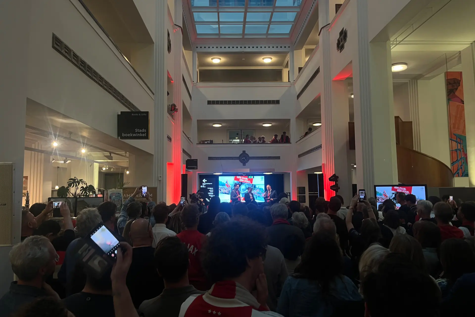 Sfeerverslag 'Eén club, Eén stad, Ajax Amsterdam': tentoonstelling over 125 jaar Ajax