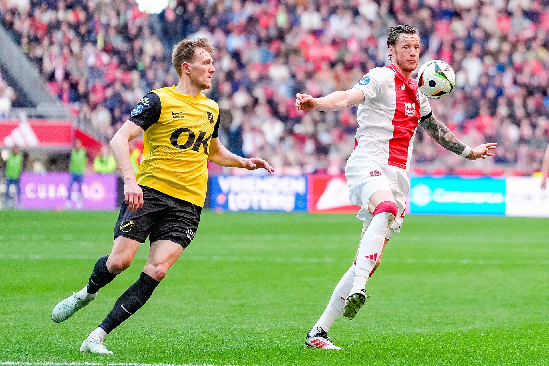 Weghorst tijdens blessure belangrijk voor het team: 'Voelde alsof ik de jongens kon helpen'