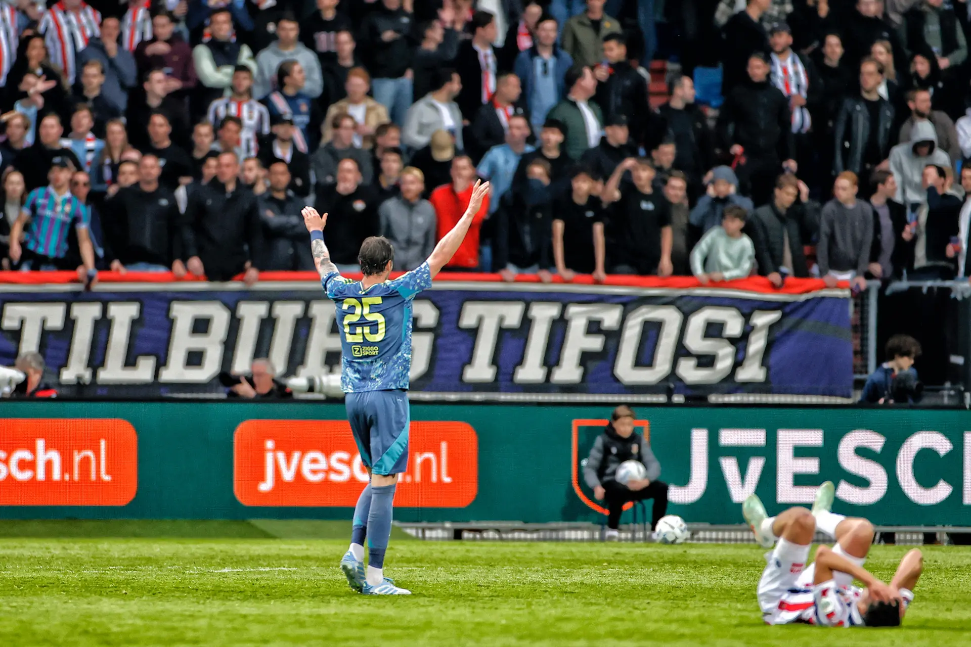 wout weghorst willem2 ajax