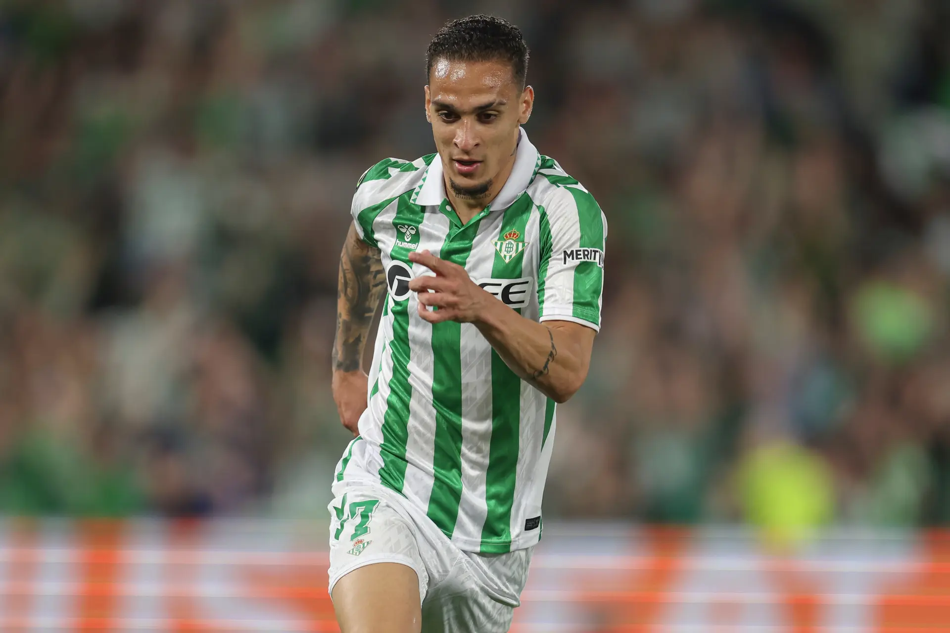 Naar verluidt: 'Real Betis dicht bij definitieve overname Antony; Man United doet flink water bij de wijn'