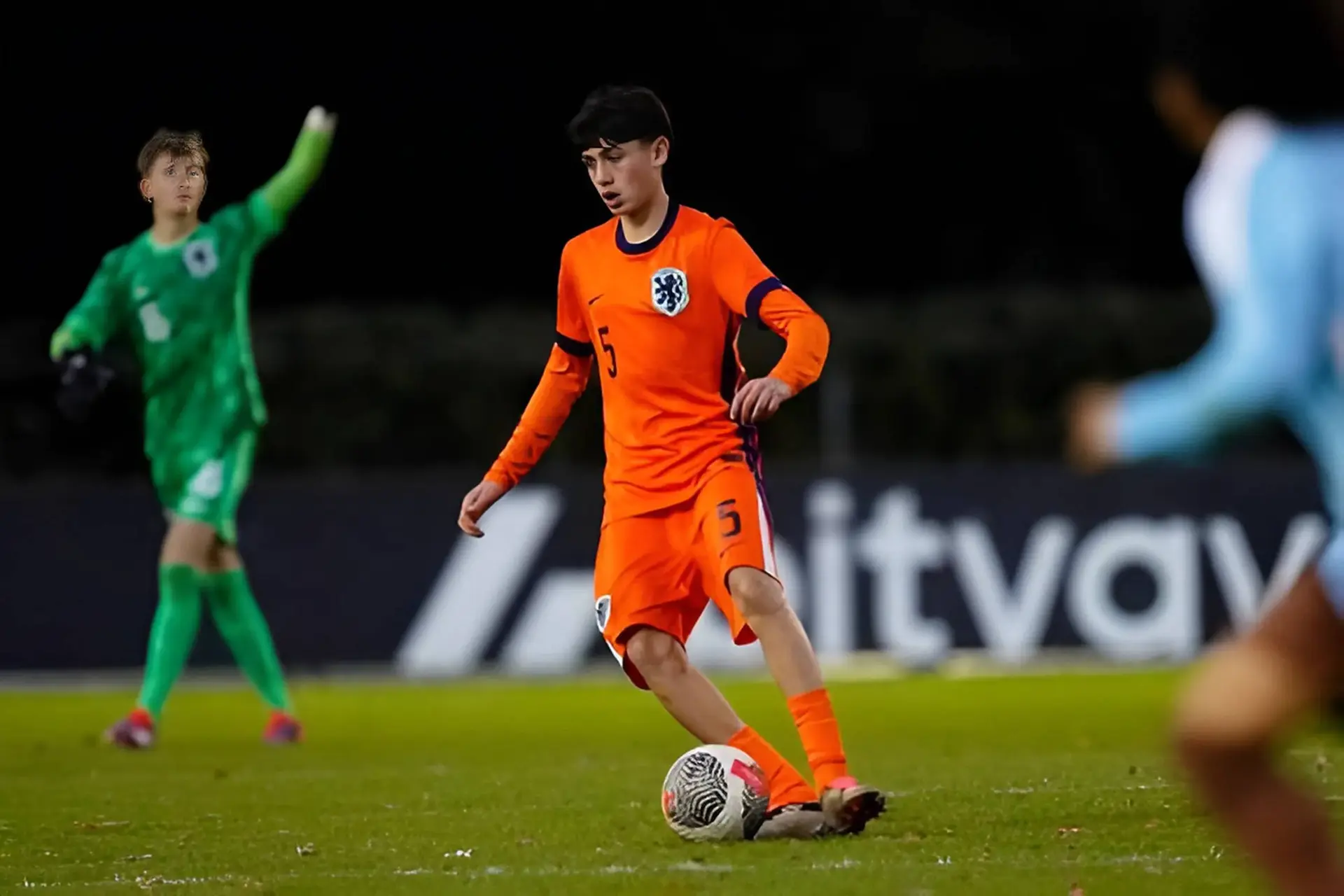 Ajax strikt Bastien: ‘Weinig linksbacks die aanvallend ingesteld, creatief en agressief zijn’