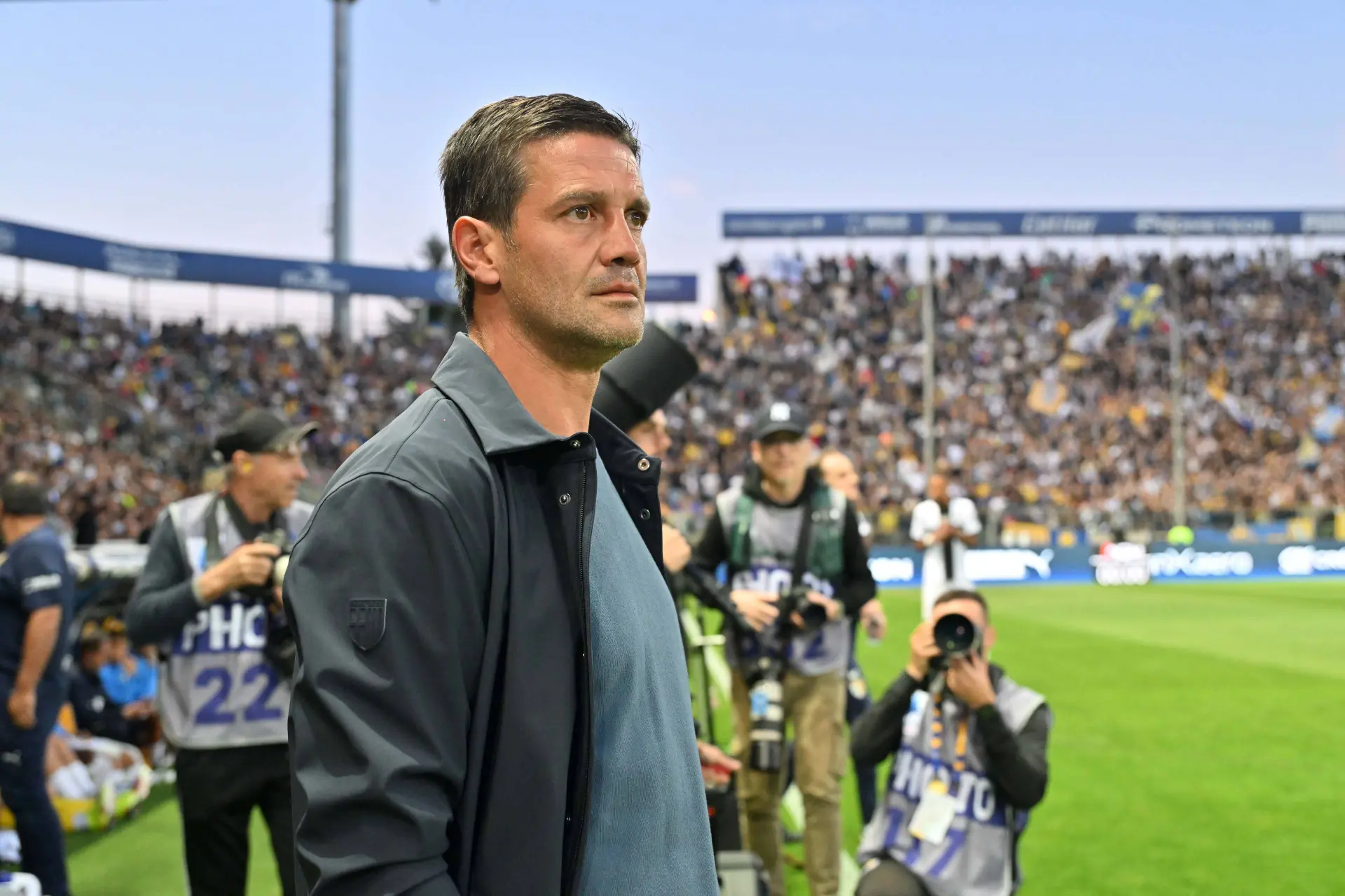 'Chivu op lijst Ajax als mogelijke opvolger Farioli; oud-Ajacied nog in gesprek met Parma'