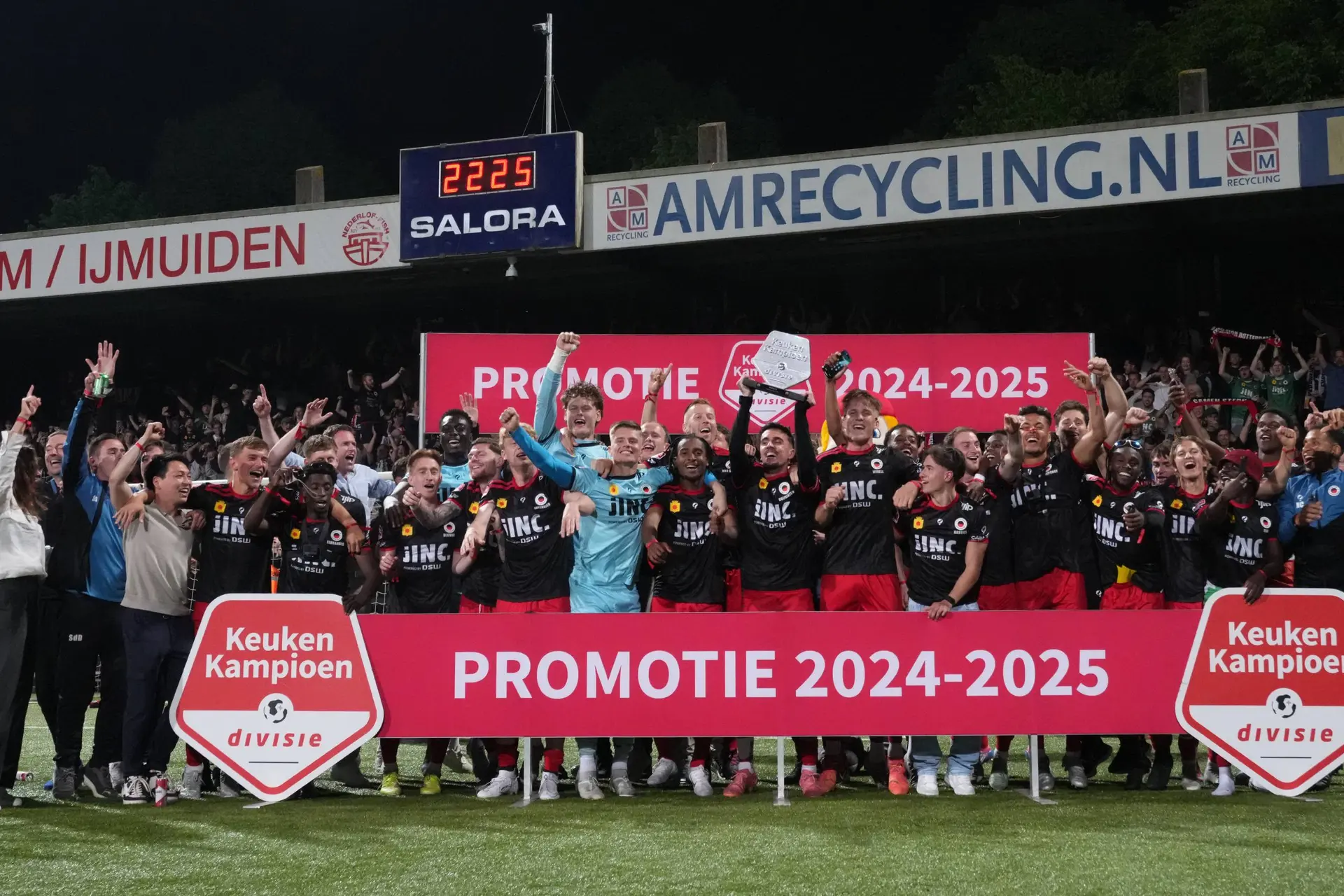 Excelsior promoveert naar Eredivisie na ruime zege in eigen huis