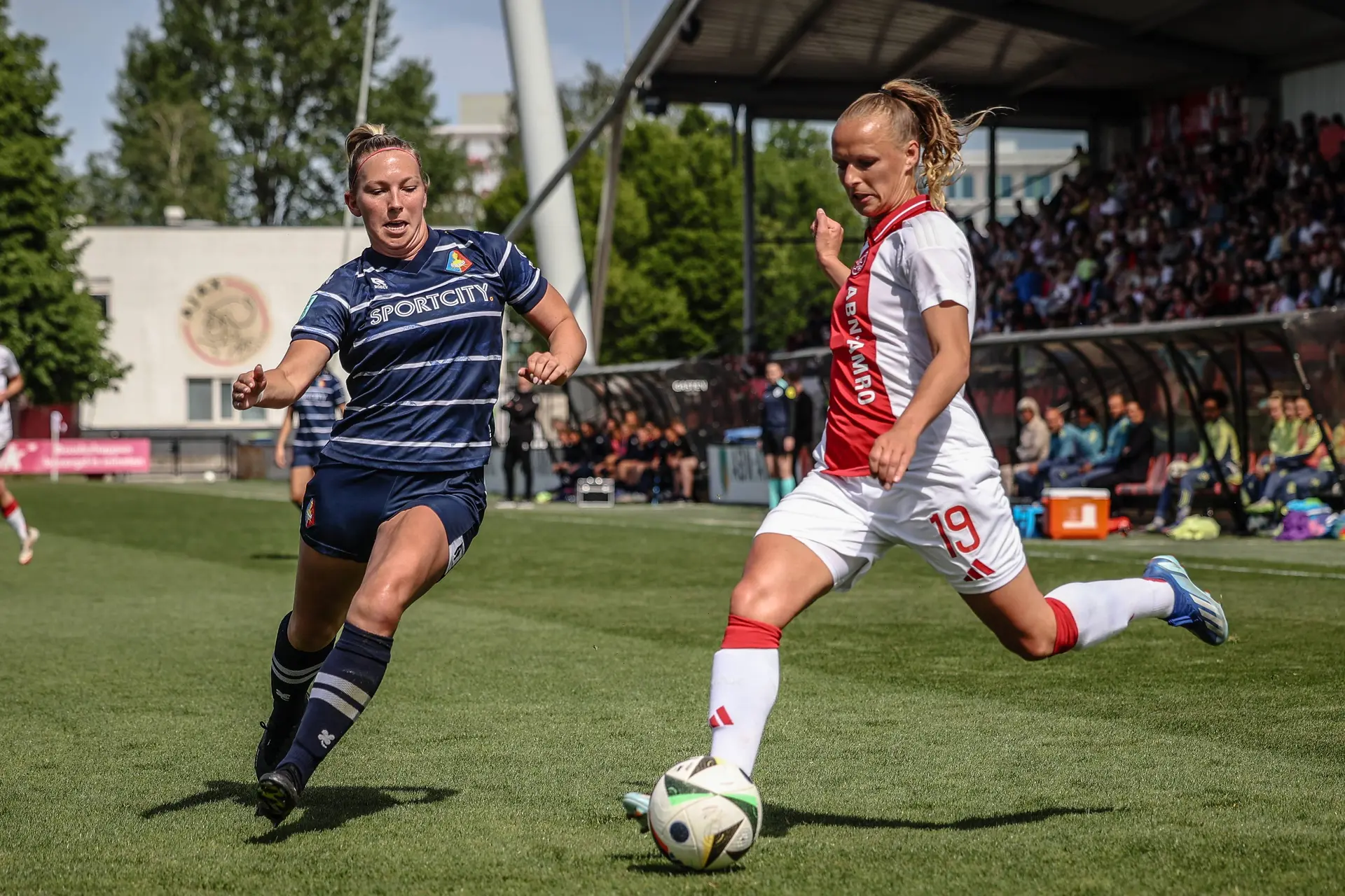 Rondom Ajax: Hoekstra neemt afscheid van Ajax Vrouwen en voetbalwereld