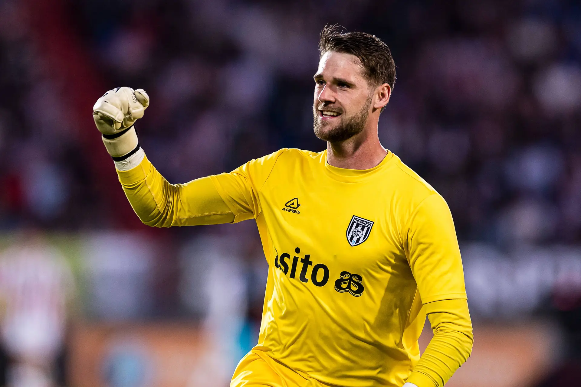 Heracles Almelo pakt belangrijke punten in strijd om play-offs, Willem II kent pijnlijke avond