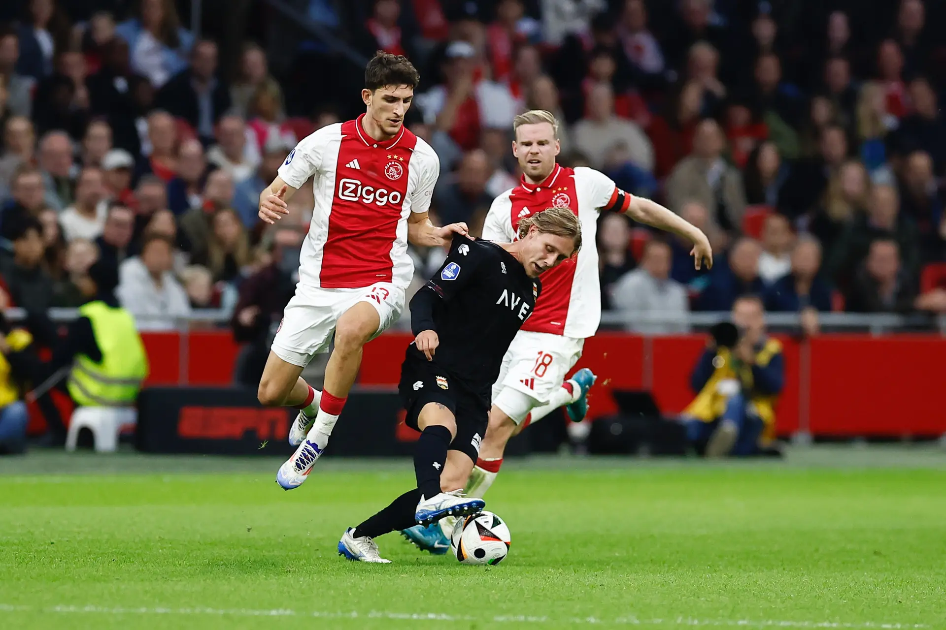 Geruchtenmolen: 'Ajax kan Kaplan mogelijk verkopen aan Galatasaray; ook andere clubs geïnteresseerd'