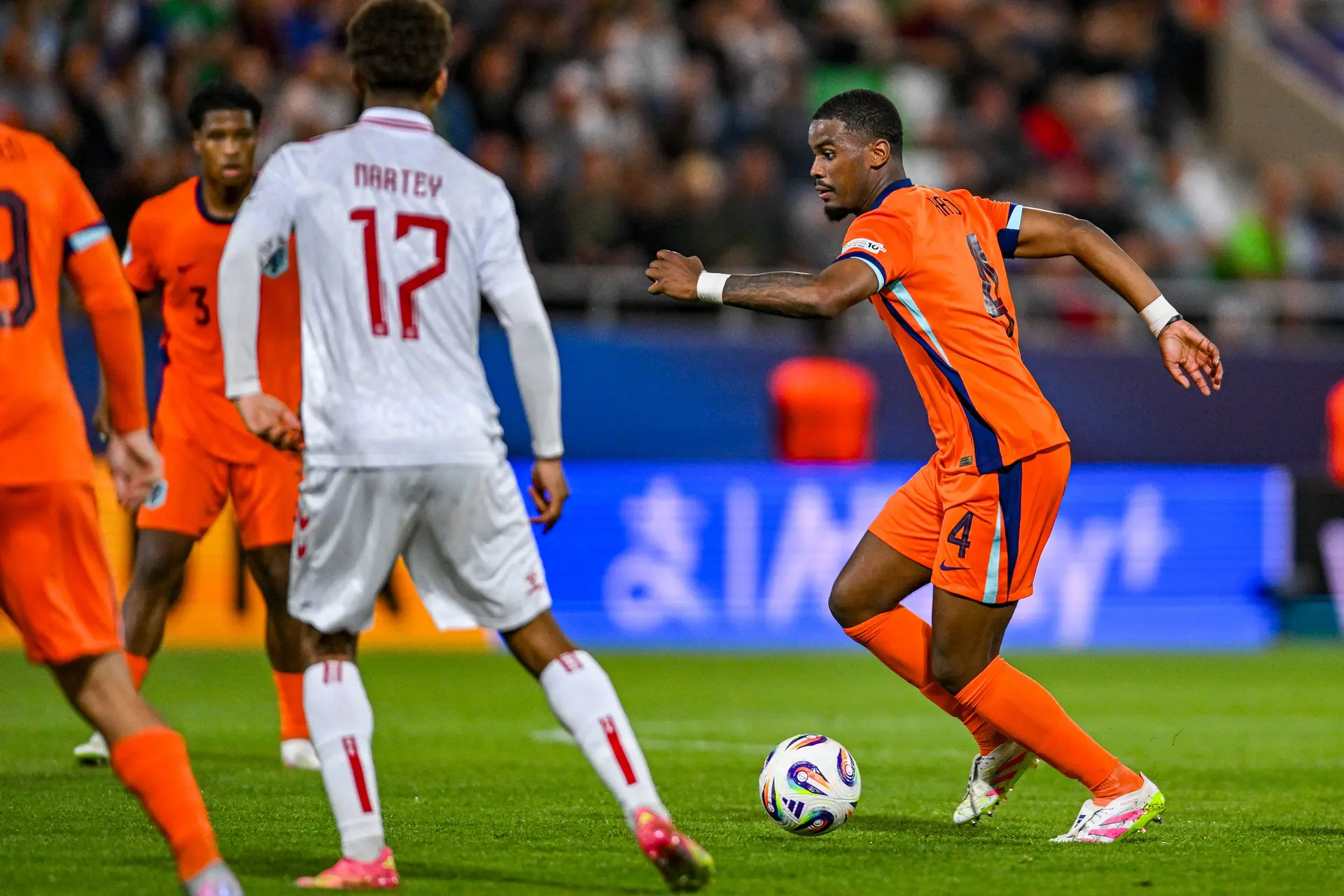 Taylor en Hato balen van vele gemiste kansen: 'Dit is anders, dit is toernooivoetbal'