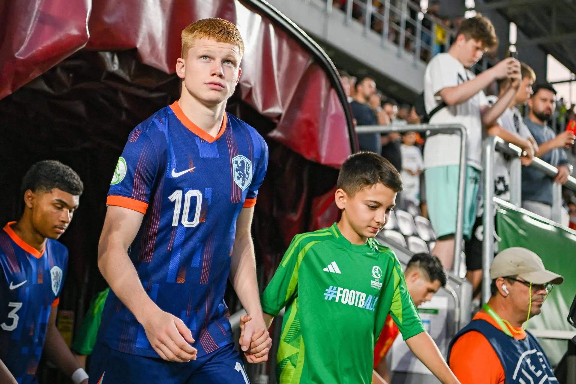 'Ajax meldde zich niet voor Smit; vraagprijs AZ bovendien boven Amsterdamse transferbudget'
