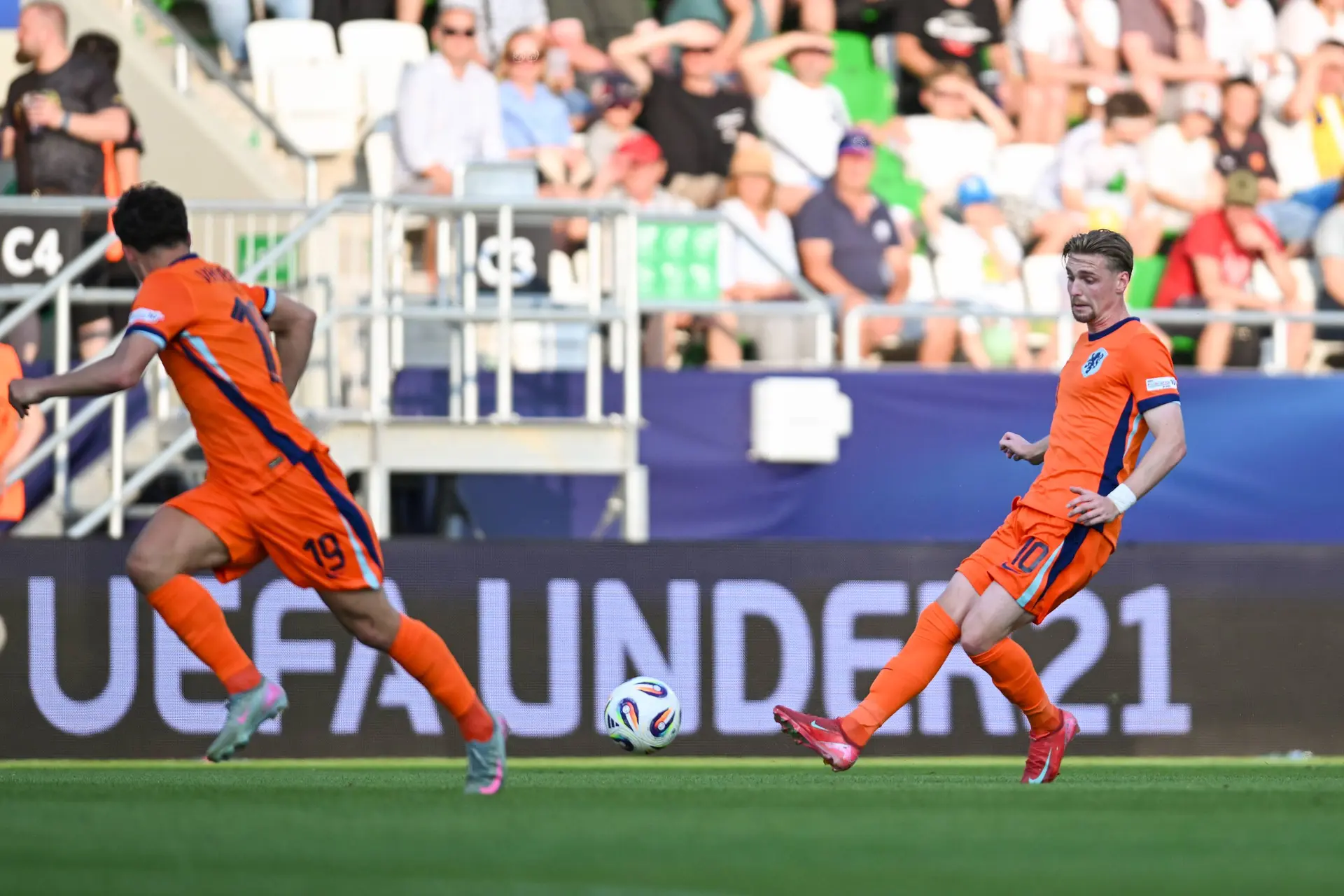 Jong Oranje verslaat Jong Oekraïne en speelt zaterdag in kwartfinale EK tegen Jong Portugal