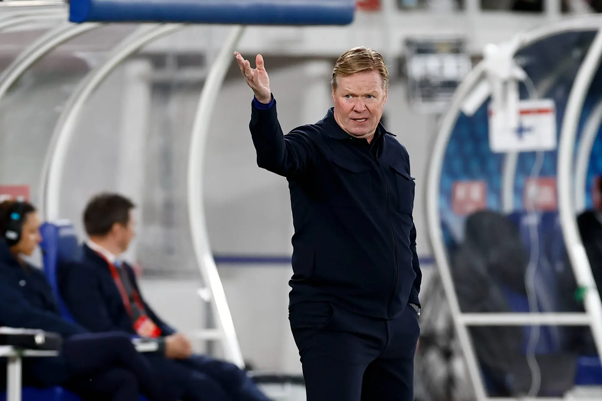 Koeman kiest opnieuw niet voor Weghorst bij Oranje, maar voert wel vijf wijzigingen door in basiself