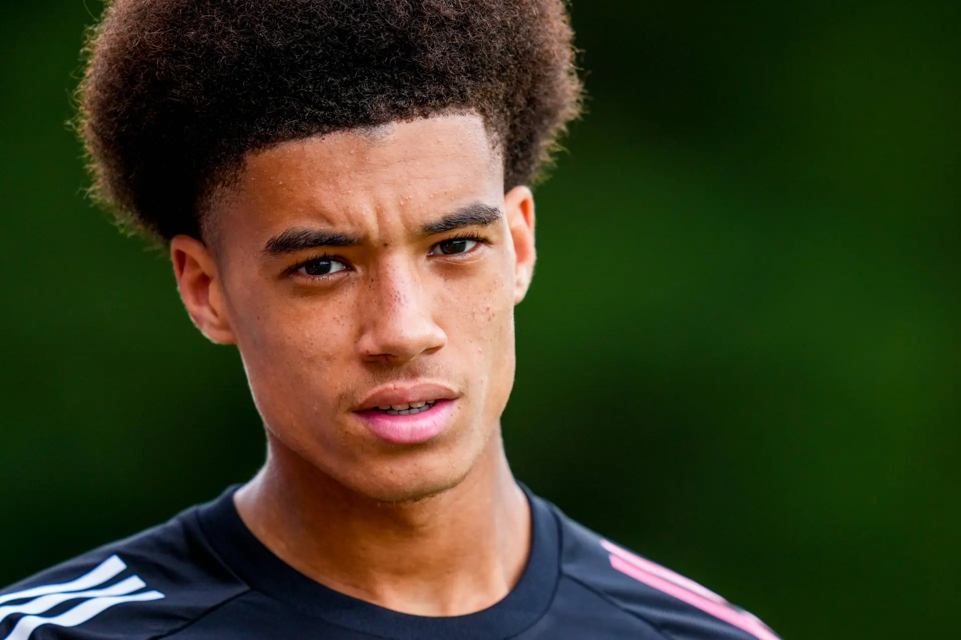 Bouwman wederom mee op trainingskamp: 'Seizoen geslaagd als ik debuut voor Ajax 1 heb gemaakt'