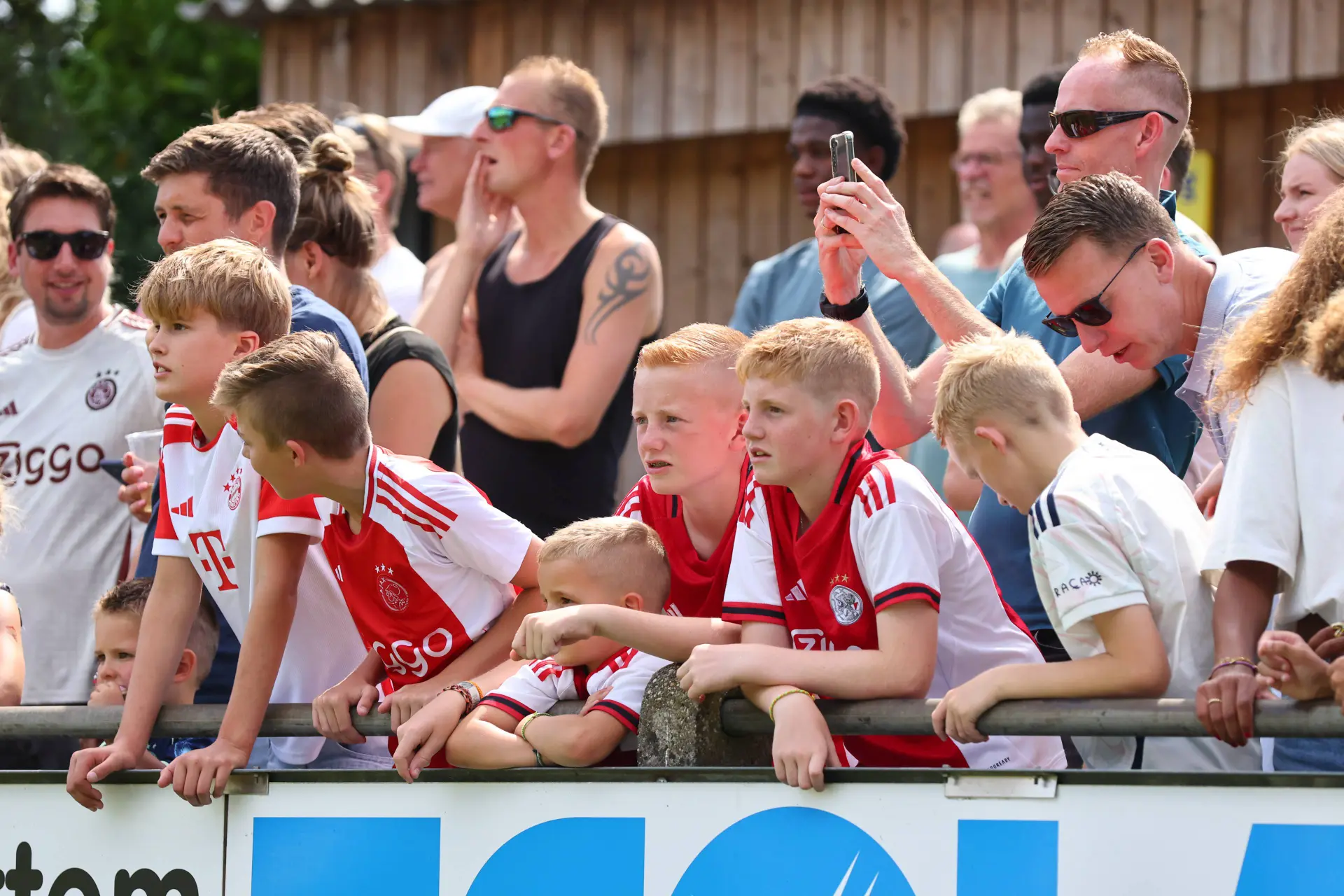 Geelen blij met burgemeesters: 'Spelers vinden het veel leuker dan spelen op leeg trainingscomplex'