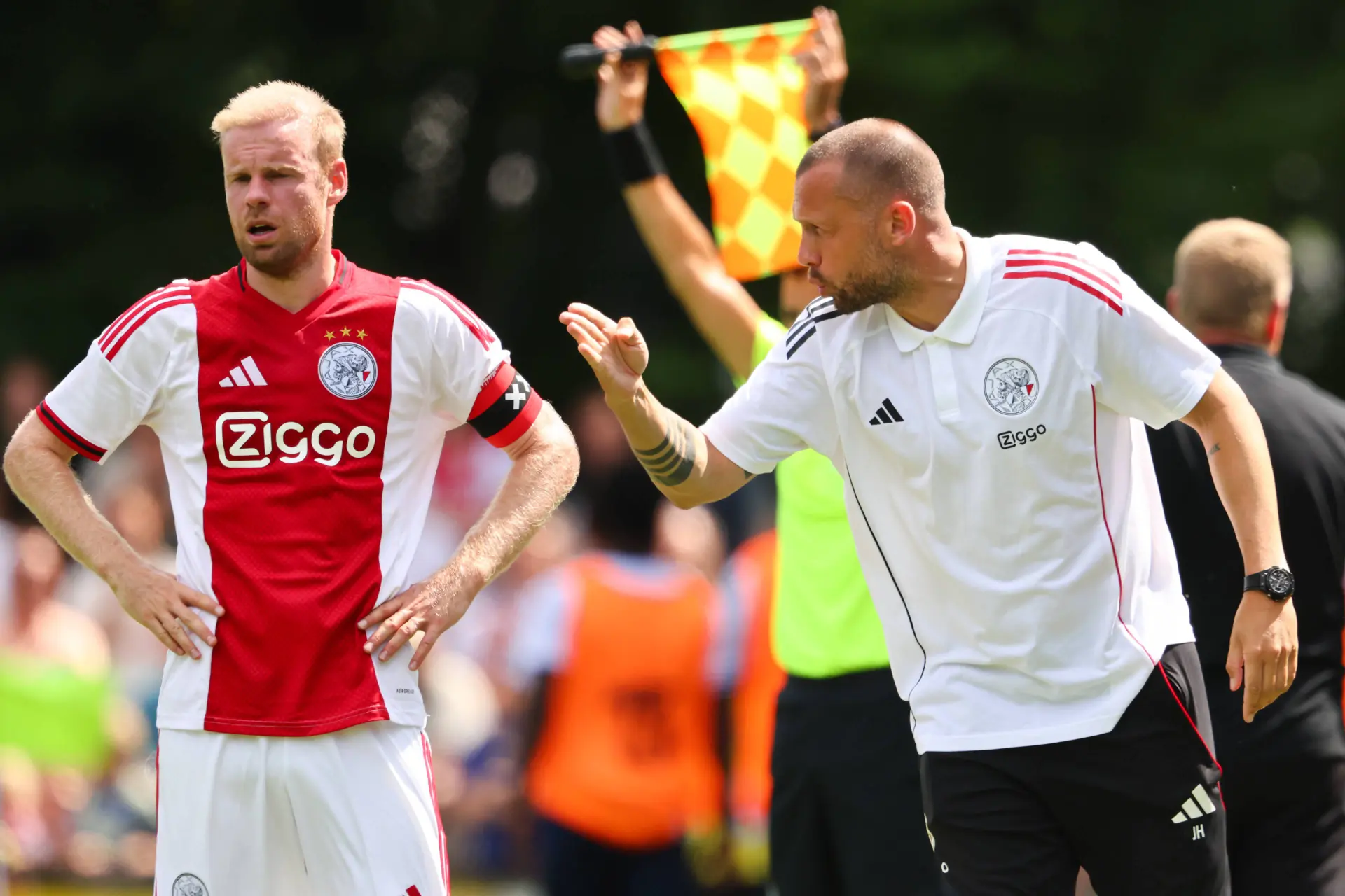 Heitinga vertelt over nieuwe aanvoerder Ajax: 'Ik vind dat nu nog te vroeg'