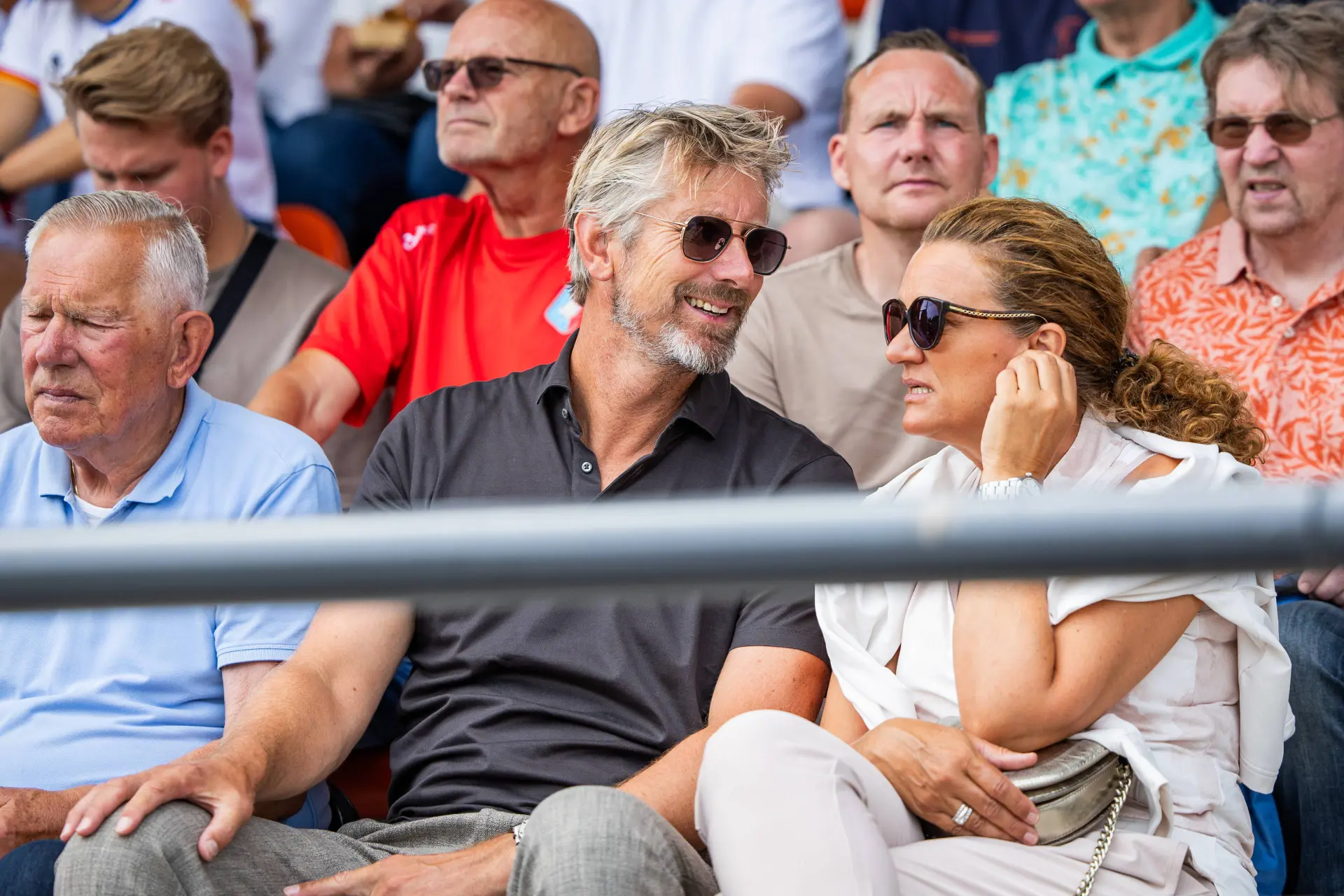Van der Sar: 'Leven is kostbaar, maar maakt voetbal niet ineens onbelangrijk'