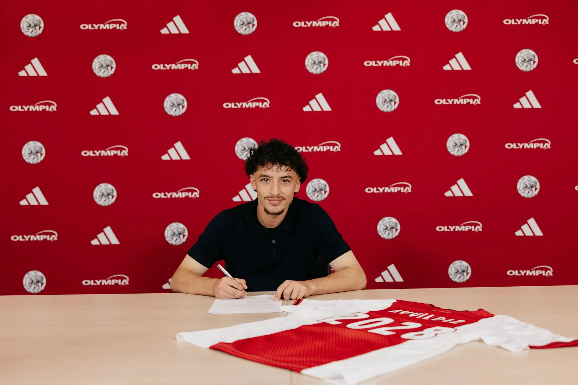 Ayyildiz verlengt contract bij Ajax; middenvelder tekent bij tot medio 2028