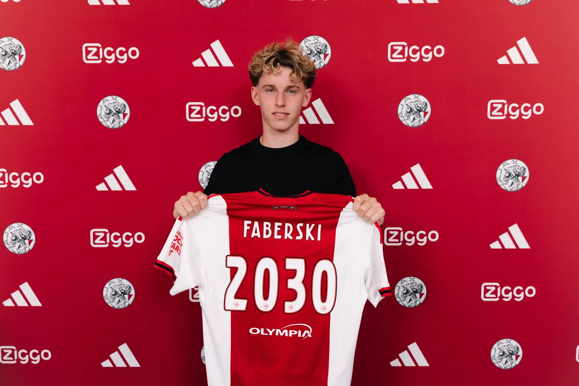 Faberski verlengt contract tot medio 2030: 'Speler voor wie fans graag naar stadion komen'