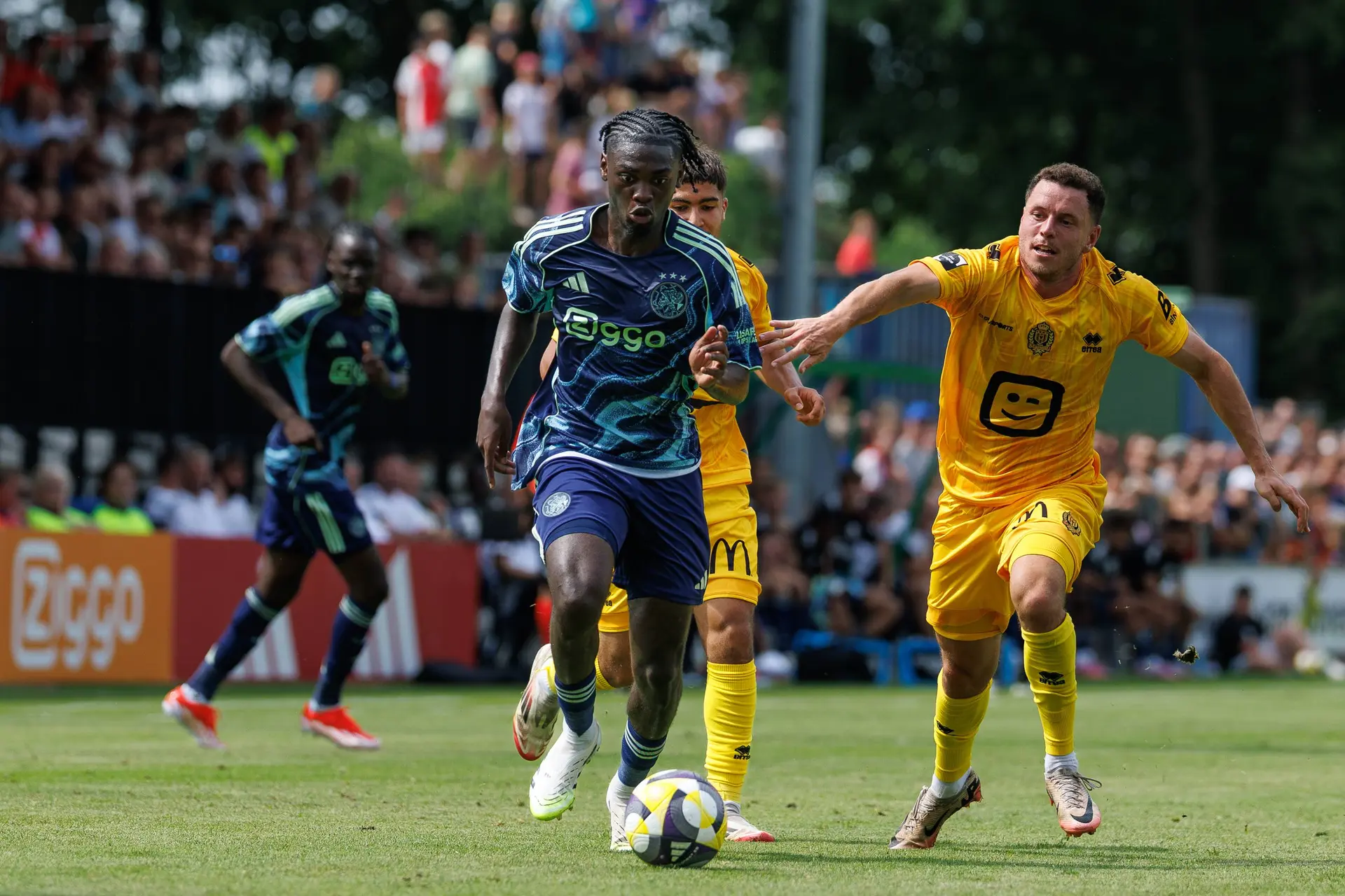 Preseason: Mokio en Moro nu al niet weg te denken uit basis; concurrentiestrijd backs neemt toe