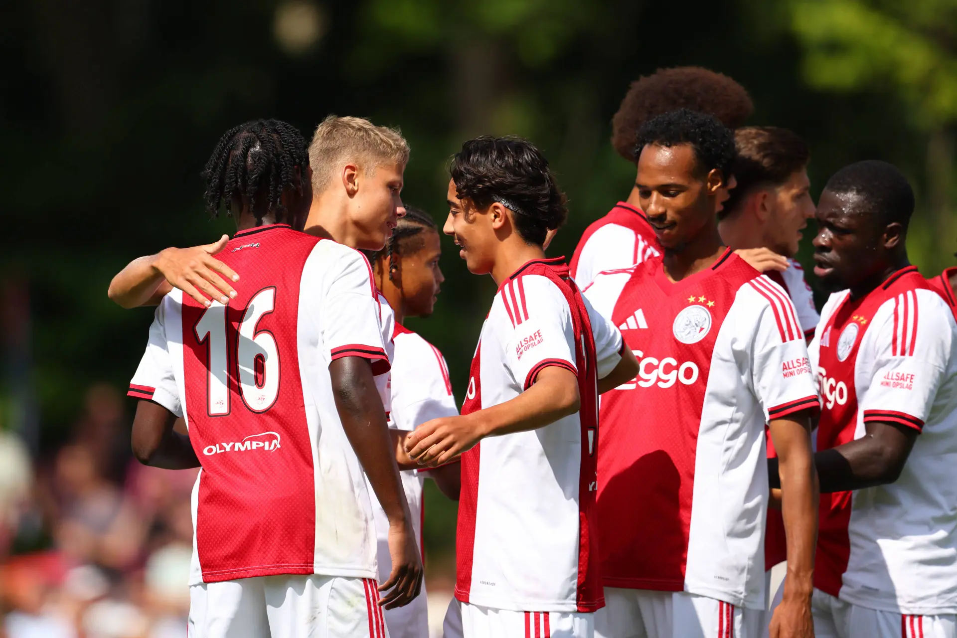 Preseason: Talentenfabriek Ajax draait op volle toeren en geeft kleur aan voorbereiding