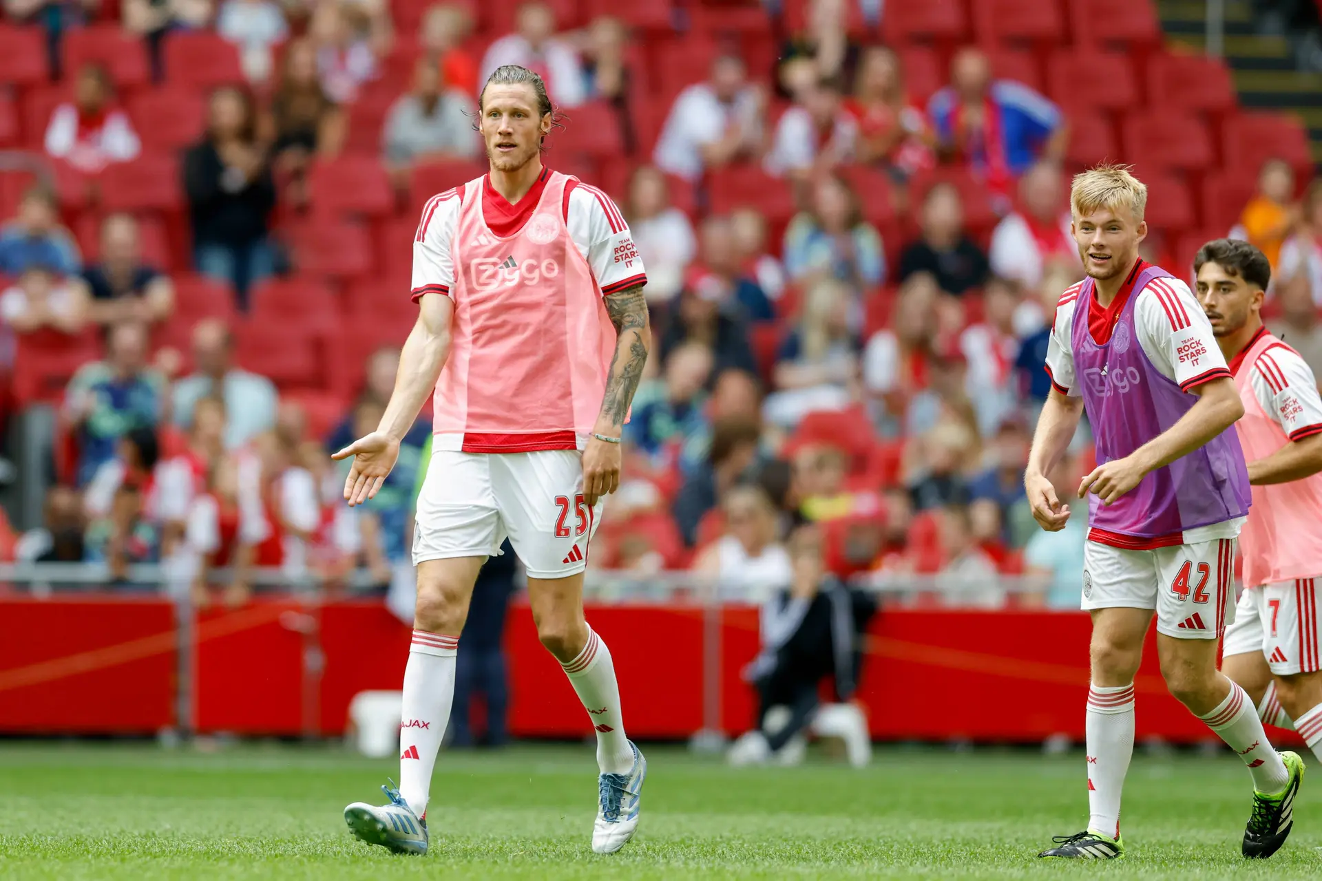 Heitinga kiest voor Weghorst, Regeer en Moro, Gloukh ontbreekt tegen AS Monaco