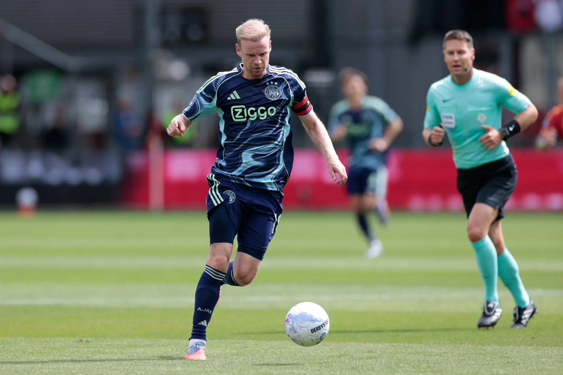 Klaassen schuldbewust over tweede tegengoal Ajax: 'Kon er niet meer bij en was te laat'