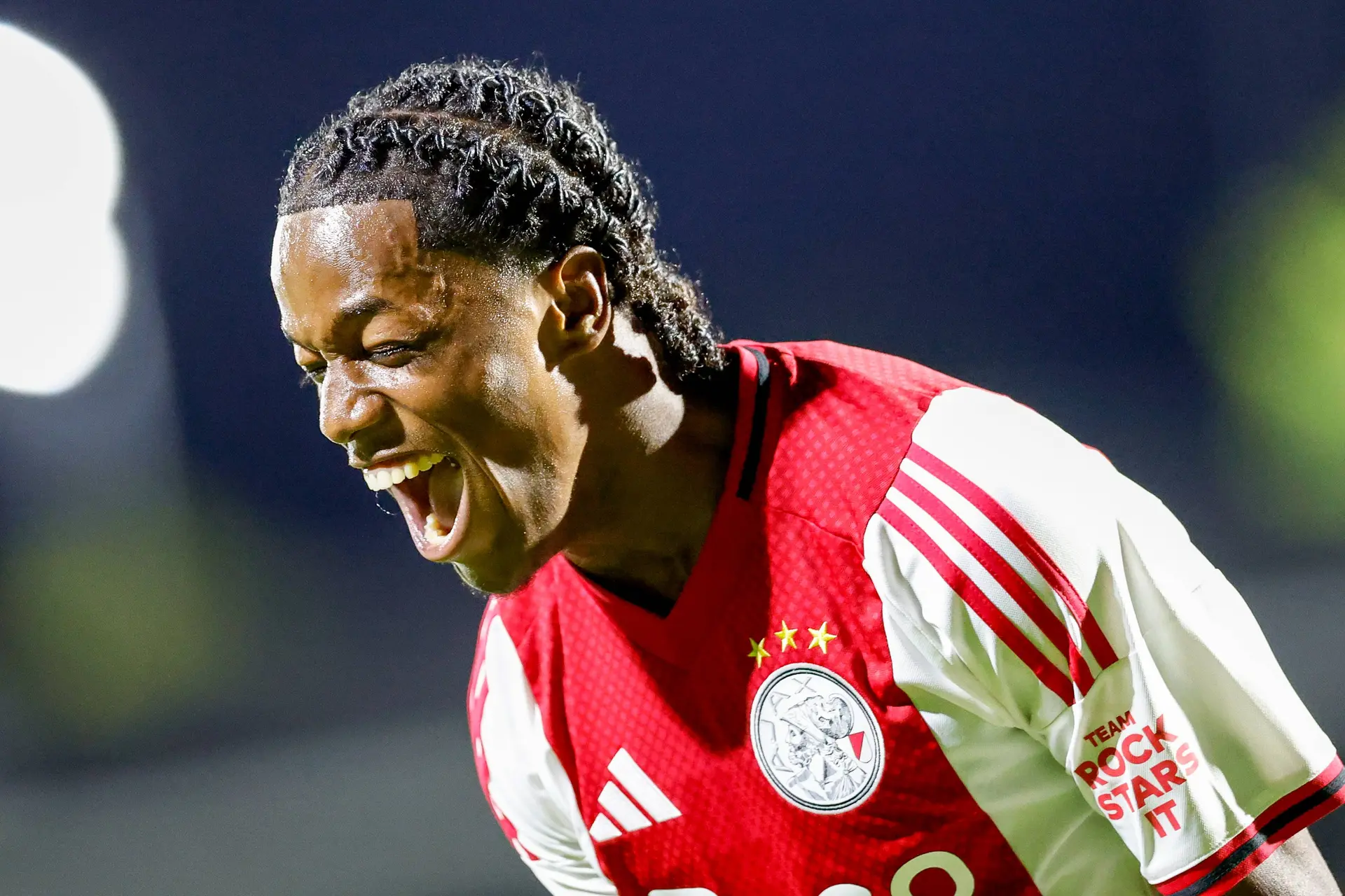 O'Niel in vorm bij Jong Ajax: 'Vanaf daar verder kijken hoe het loopt'