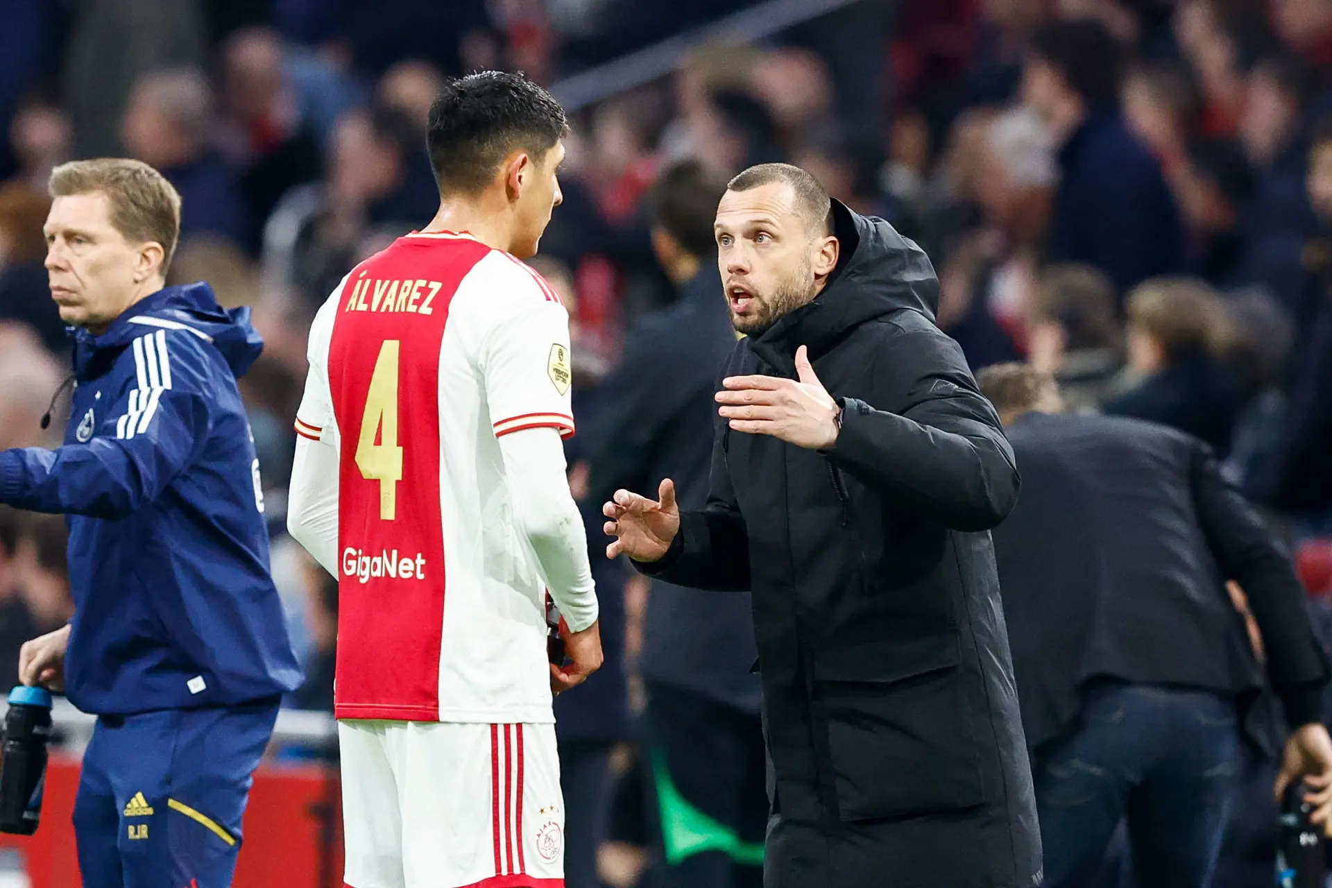 Ajax wilde financieel ver gaan voor Álvarez: 'Geeft aan dat er wel enige zorgen leven bij de club'