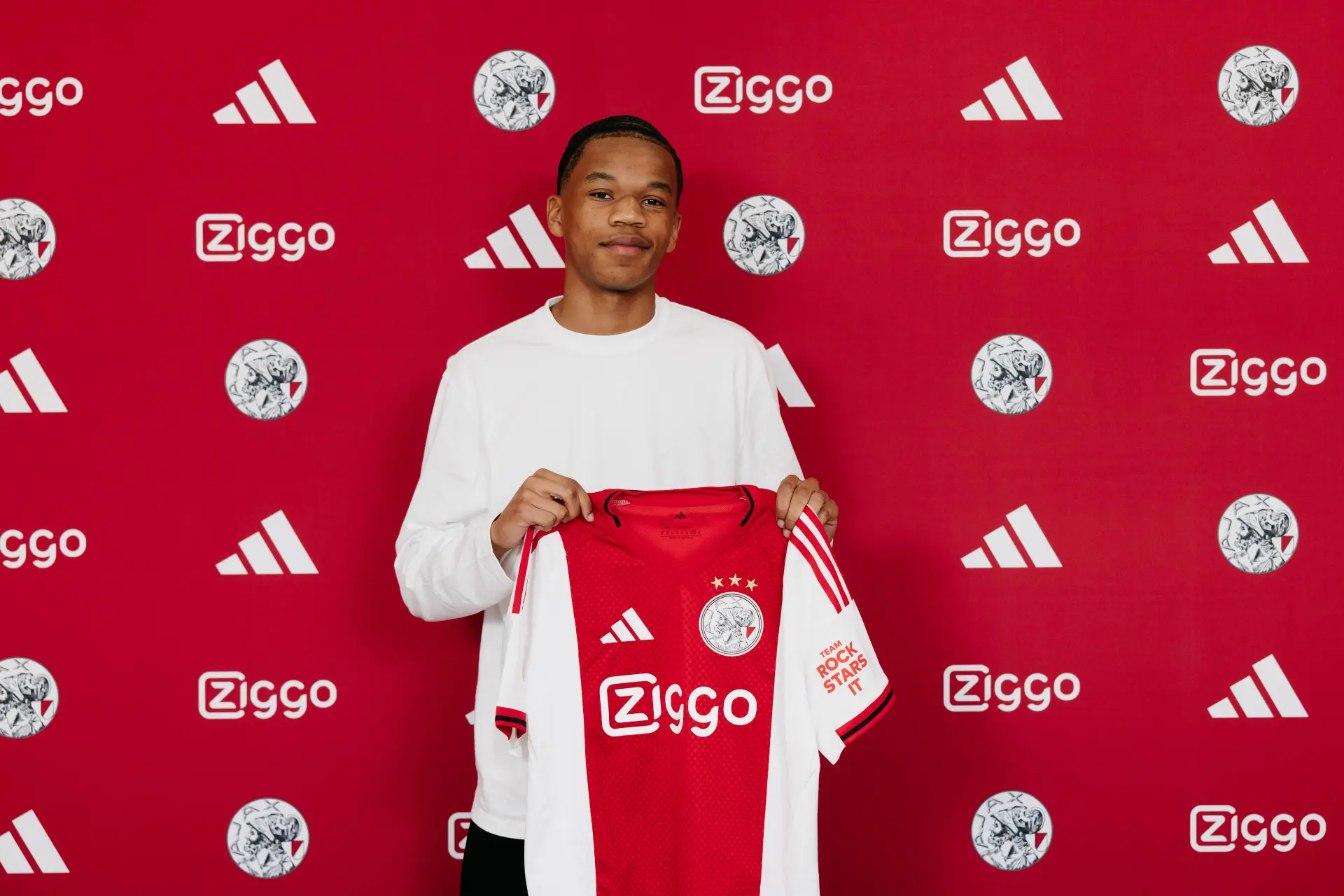 Ajax bevestigt komst van talentvolle Franse verdediger Muzungu