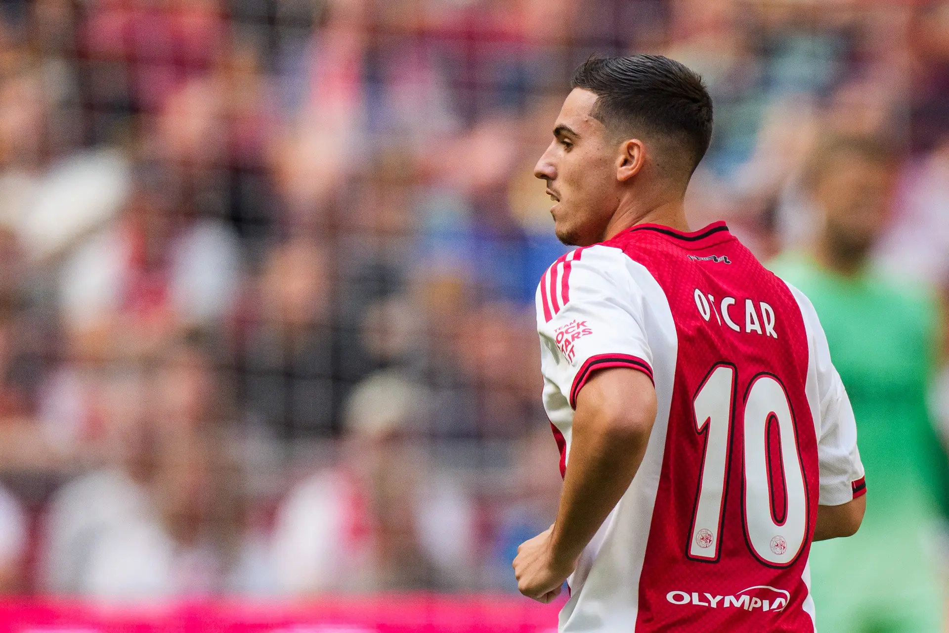 Heitinga start met Gloukh en Fitz-Jim tegen Heracles Almelo, Itakura ontbreekt bij Ajax