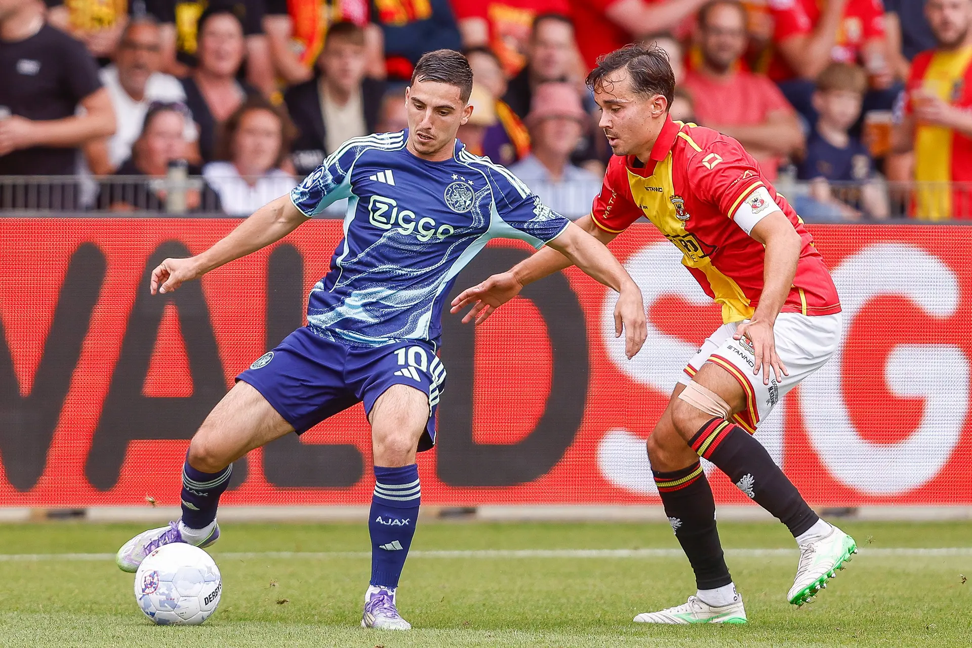 Gloukh start niet als middenvelder bij Ajax: 'Hij speelt aan de buitenkant'