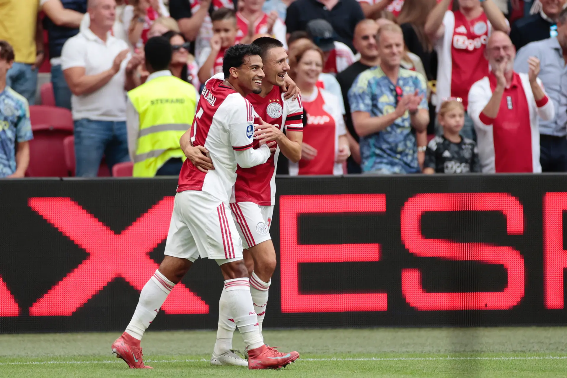 Wie was jouw Man of the Match tijdens de thuisoverwinning van Ajax op Heracles Almelo?