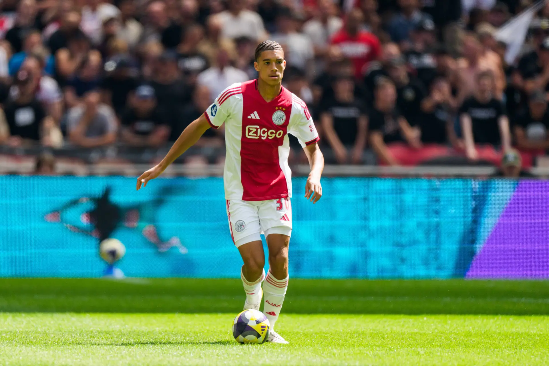 Bouwman werd Ajacied dankzij zijn vader: 'Stond altijd op de F-side en ik ging met hem mee'