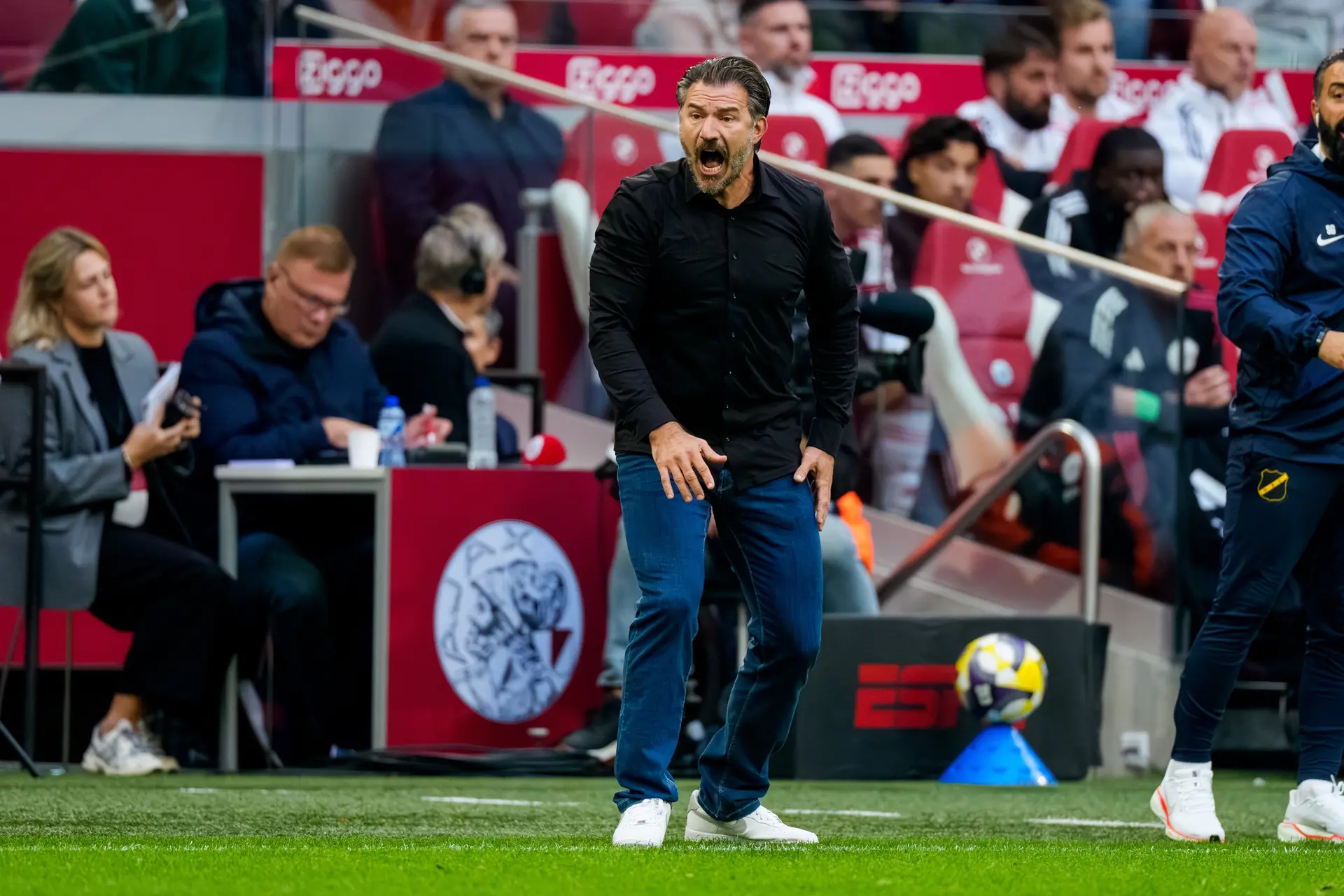 Hoefkens troeft Ajax tactisch af: 'Zelfs met tien man hadden ze daar moeite mee'