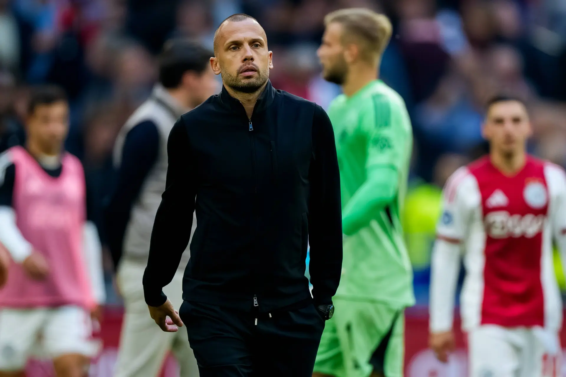 NB: ‘Je maakt jezelf belachelijk als je Heitinga voor de lange termijn ziet’