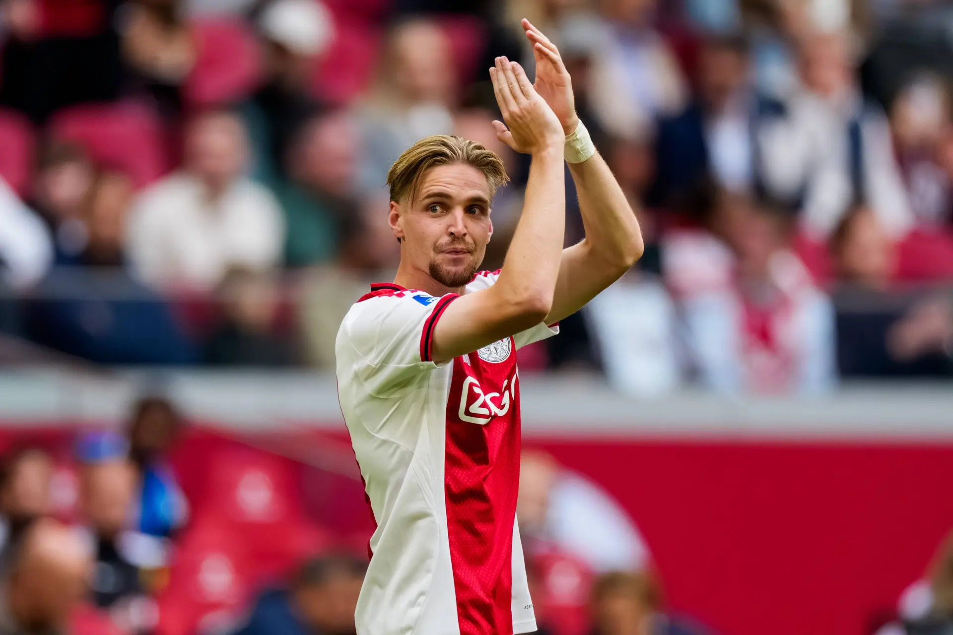 Ajax bevestigt: Taylor vertrekt voor miljoenenbedrag naar Lazio
