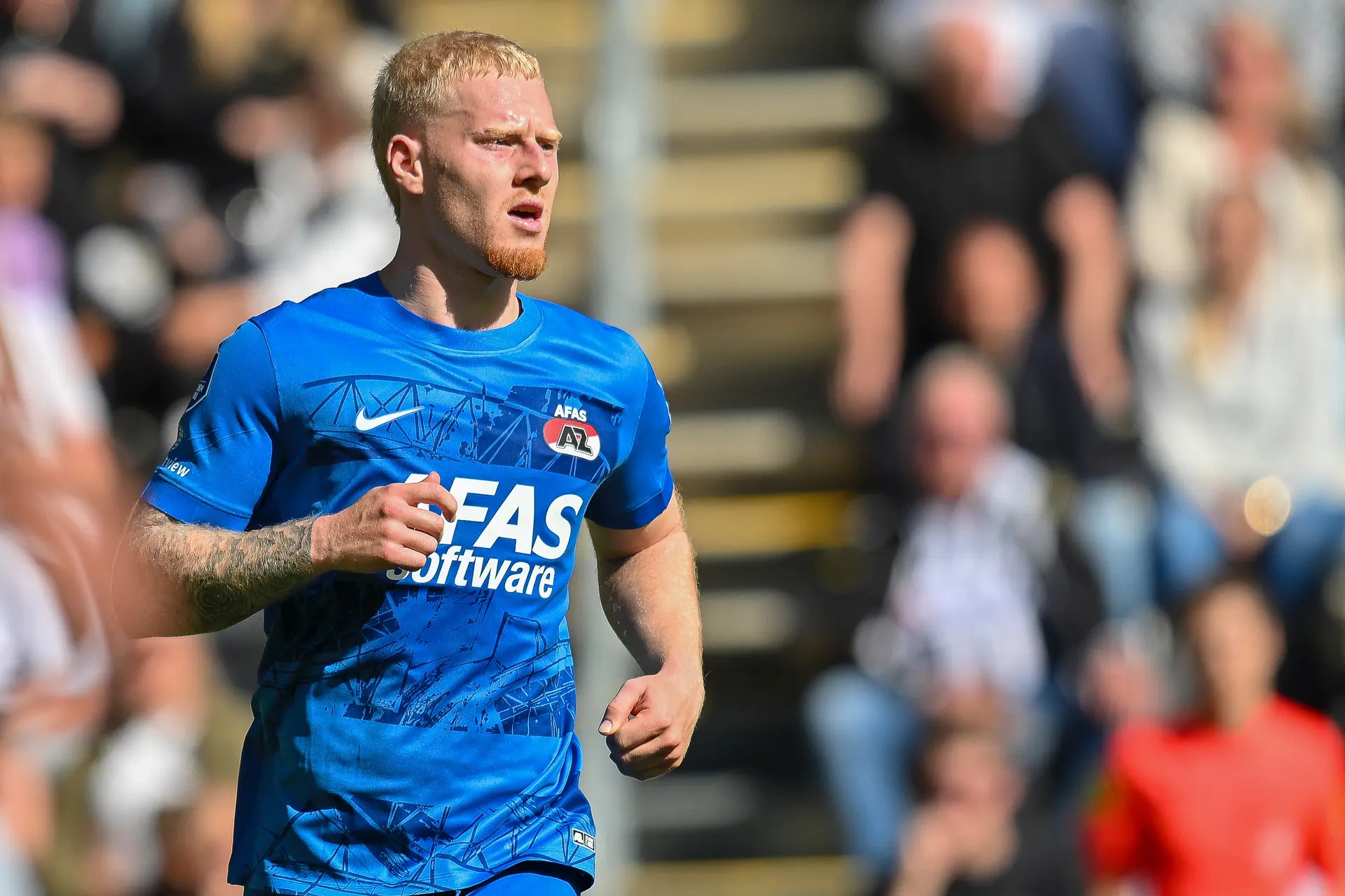 AZ wint van Heracles Almelo dankzij laat doelpunt Meerdink; FC Utrecht lijdt thuisnederlaag