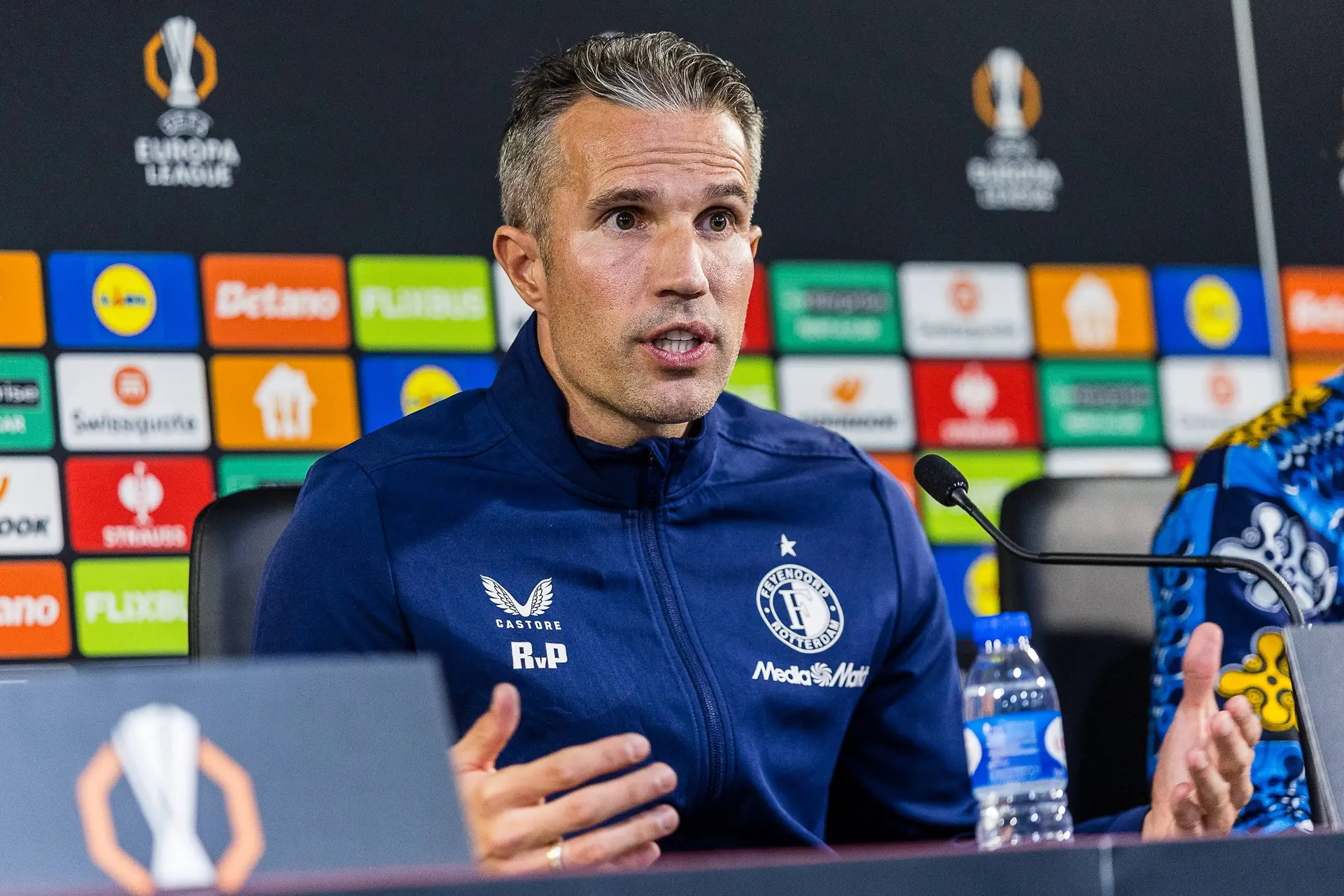 Van Persie leeft mee met Heitinga: 'Ik vond Sneijder best kritisch over John'