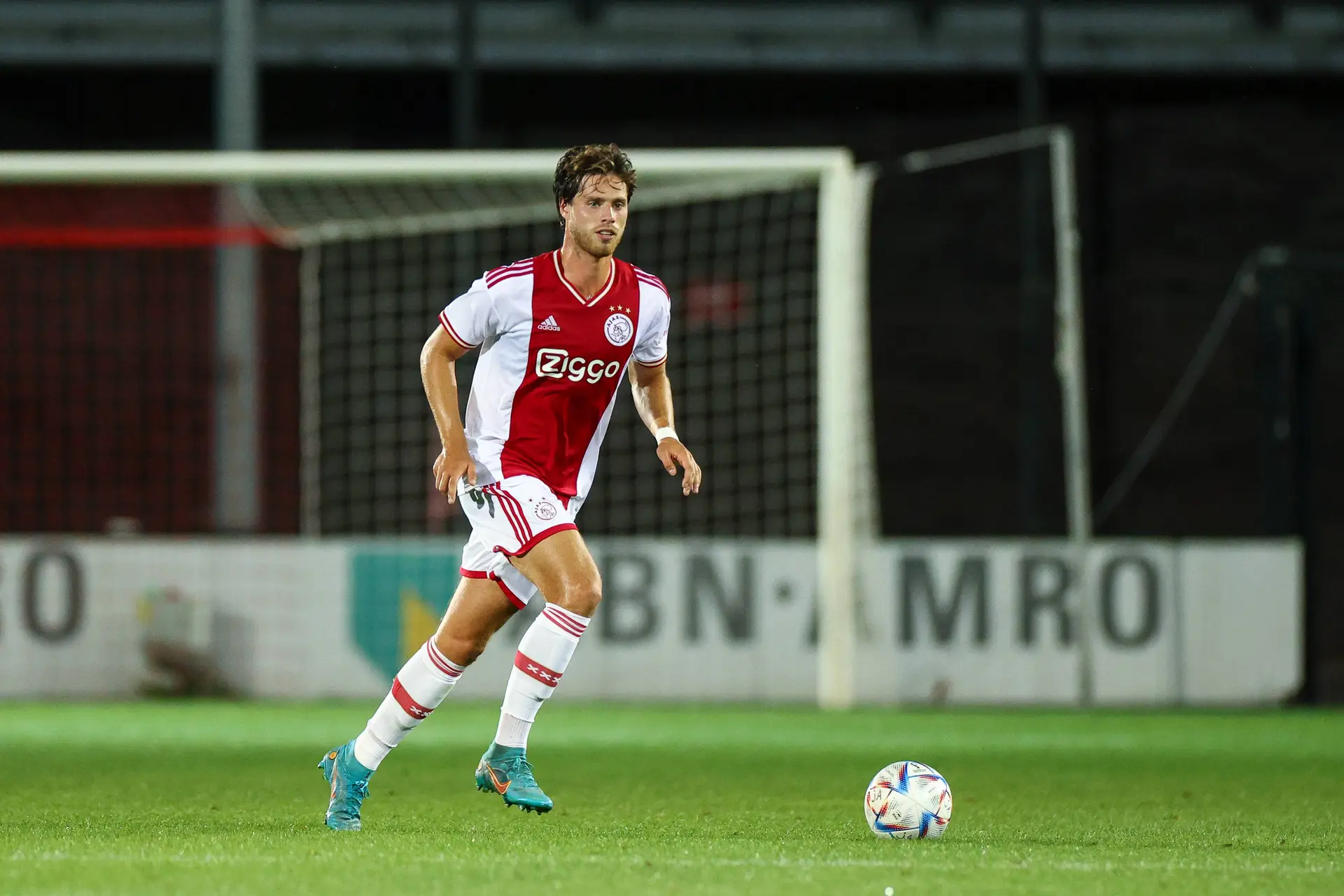 Pierie over 'beste trainer' Heitinga: ‘Hij is tactisch sterk en kan het bij spelers overbrengen’