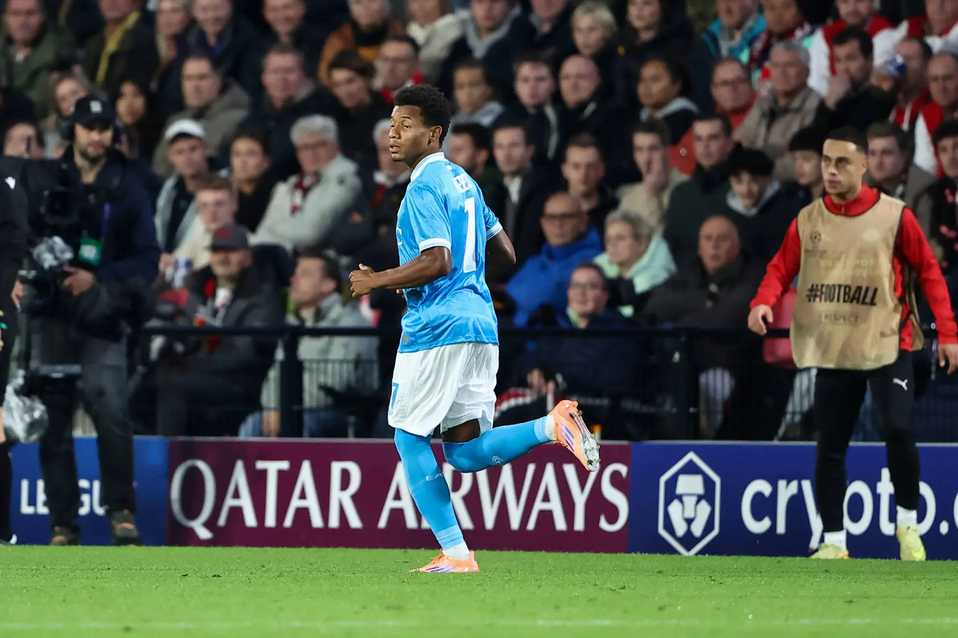 Buitenland: Neres, Lang en Lucca verliezen van Mourinho; Forbs scoort niet tegen Arsenal