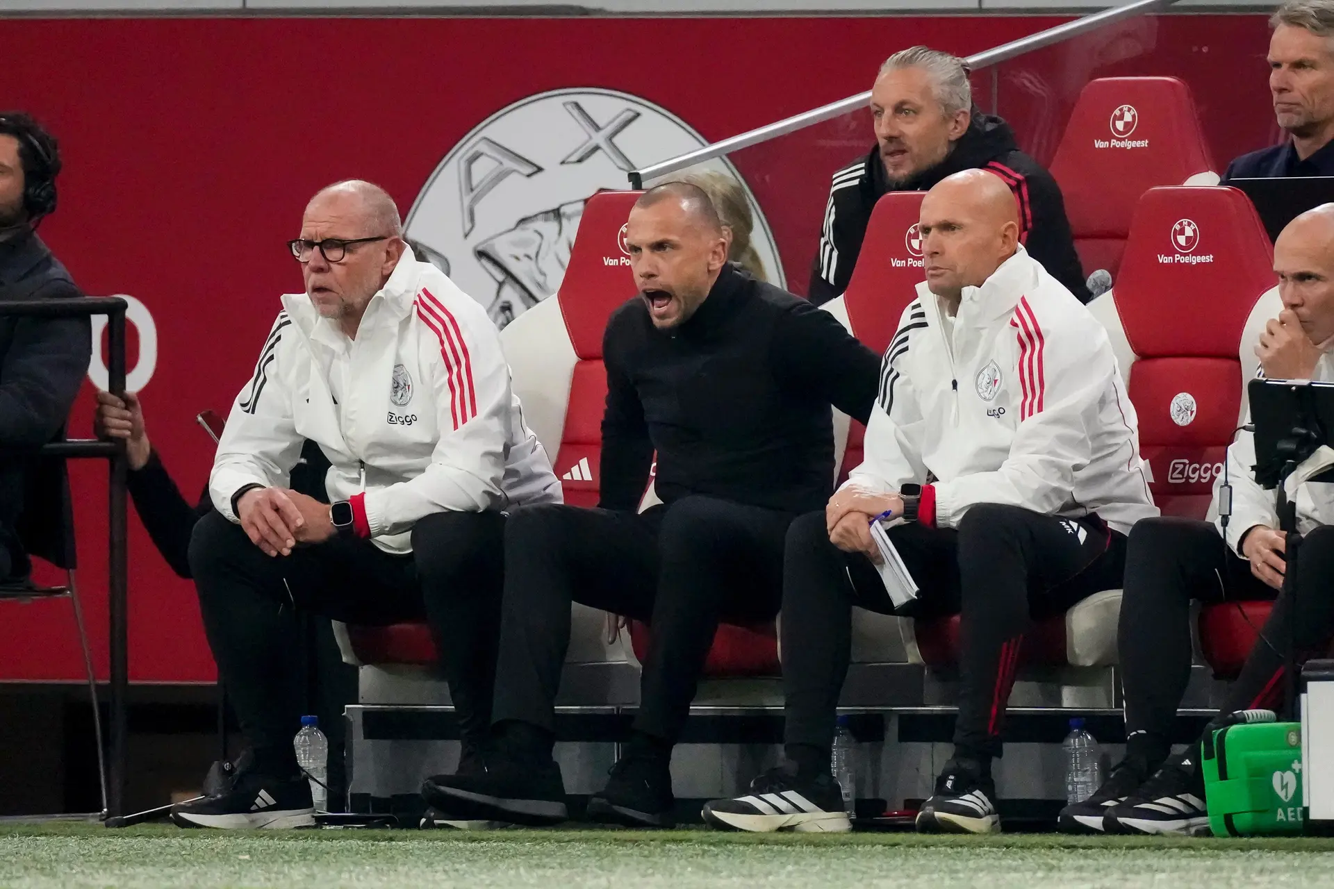 Van Hanegem ziet overspannen Ajax: 'Heitinga lijkt in niets meer op de jongen van afgelopen zomer'