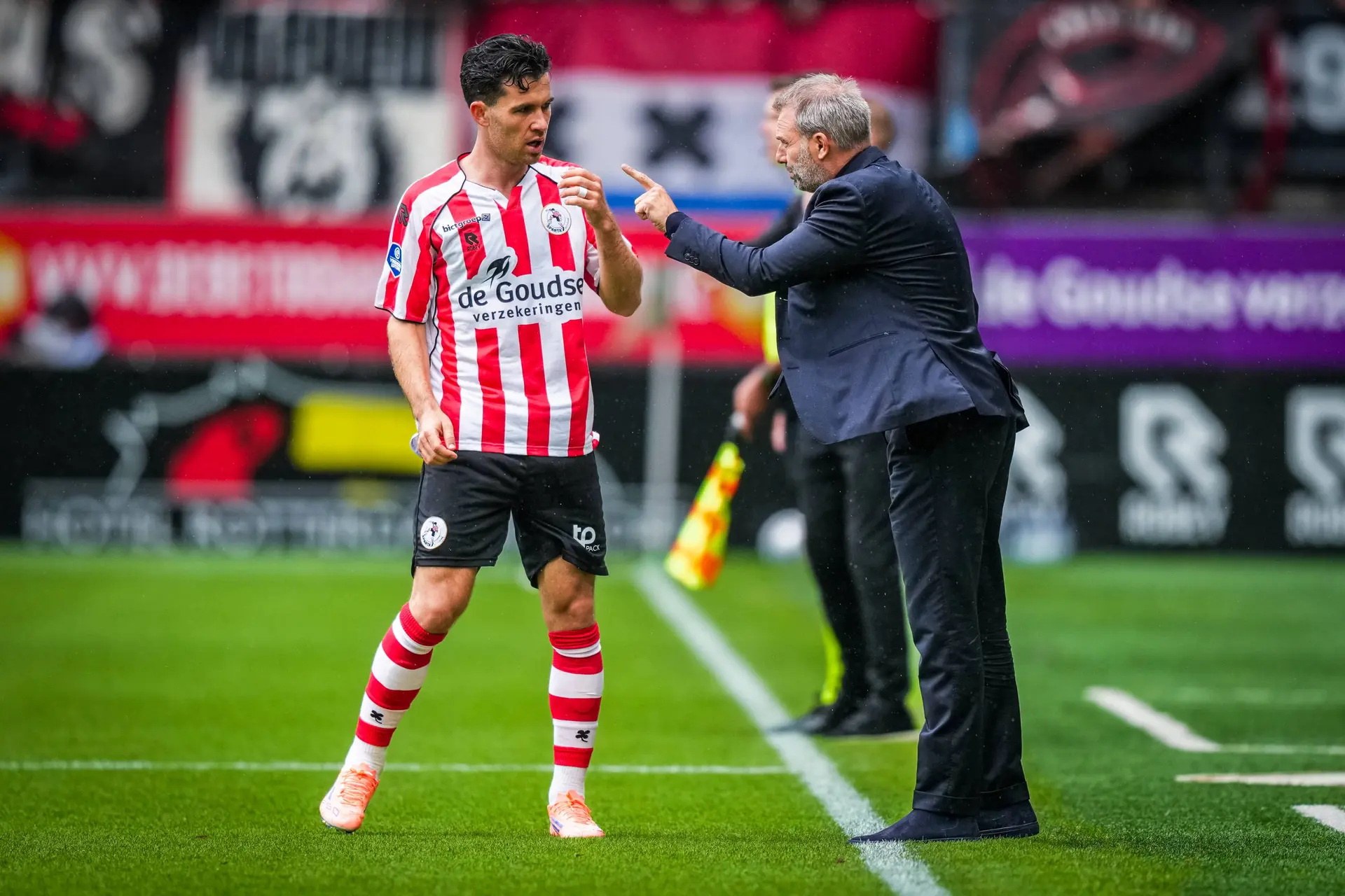 Clement neemt het op voor Ajax-staf: 'Juist ervaren dat ze heel veel kwaliteiten hebben'