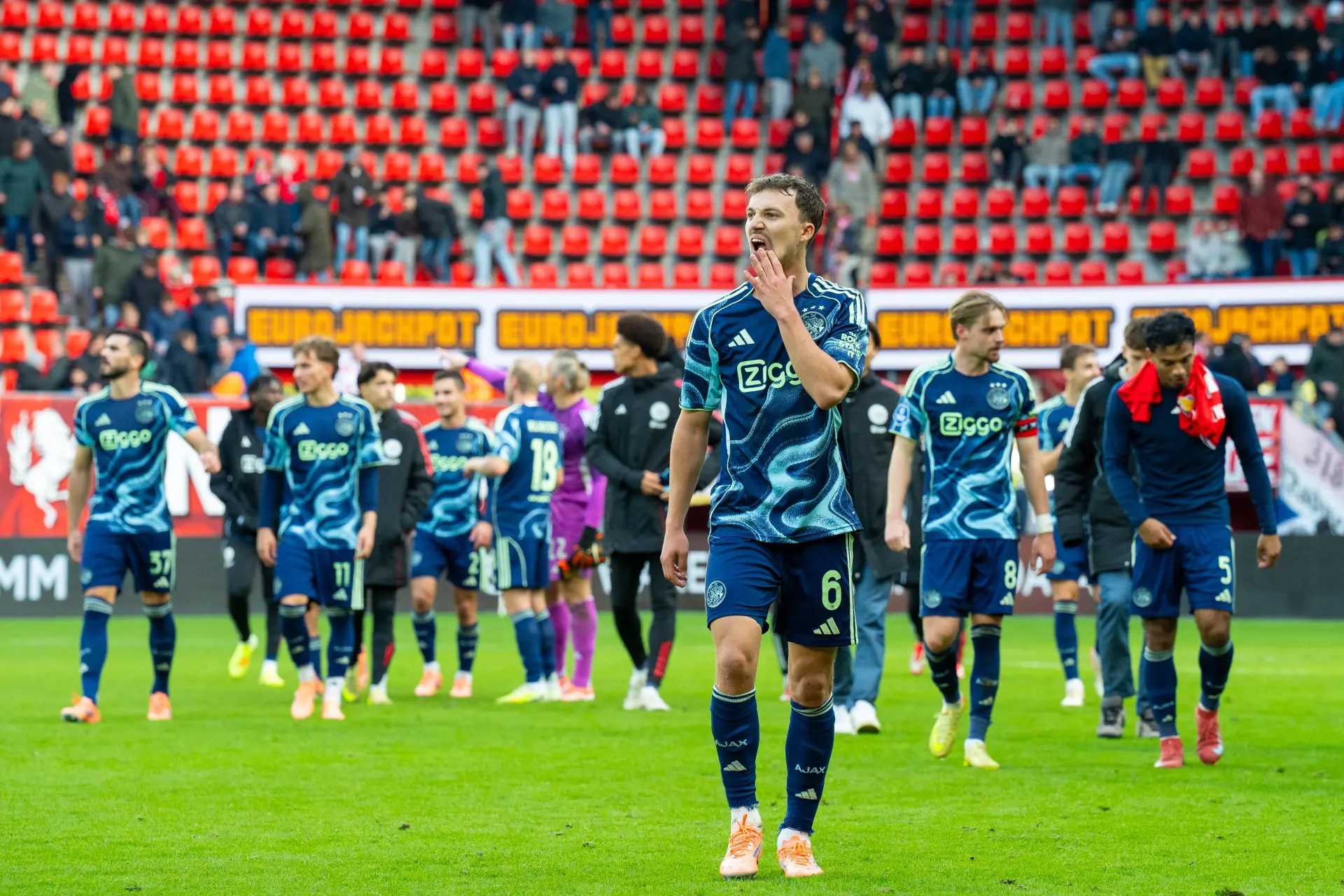 Regeer ziet dat Ajax leiders mist in het elftal: 'Er zijn andere jongens nodig om op te staan'