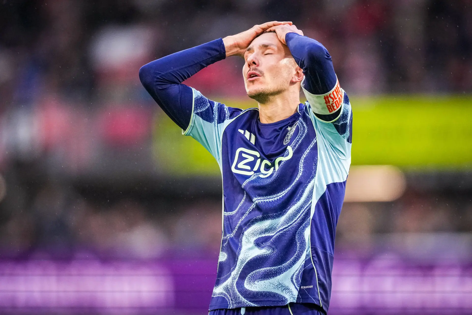 Perez uit kritiek op ervaren spelers Ajax: 'Dat is gewoon niet het allerhoogste niveau'