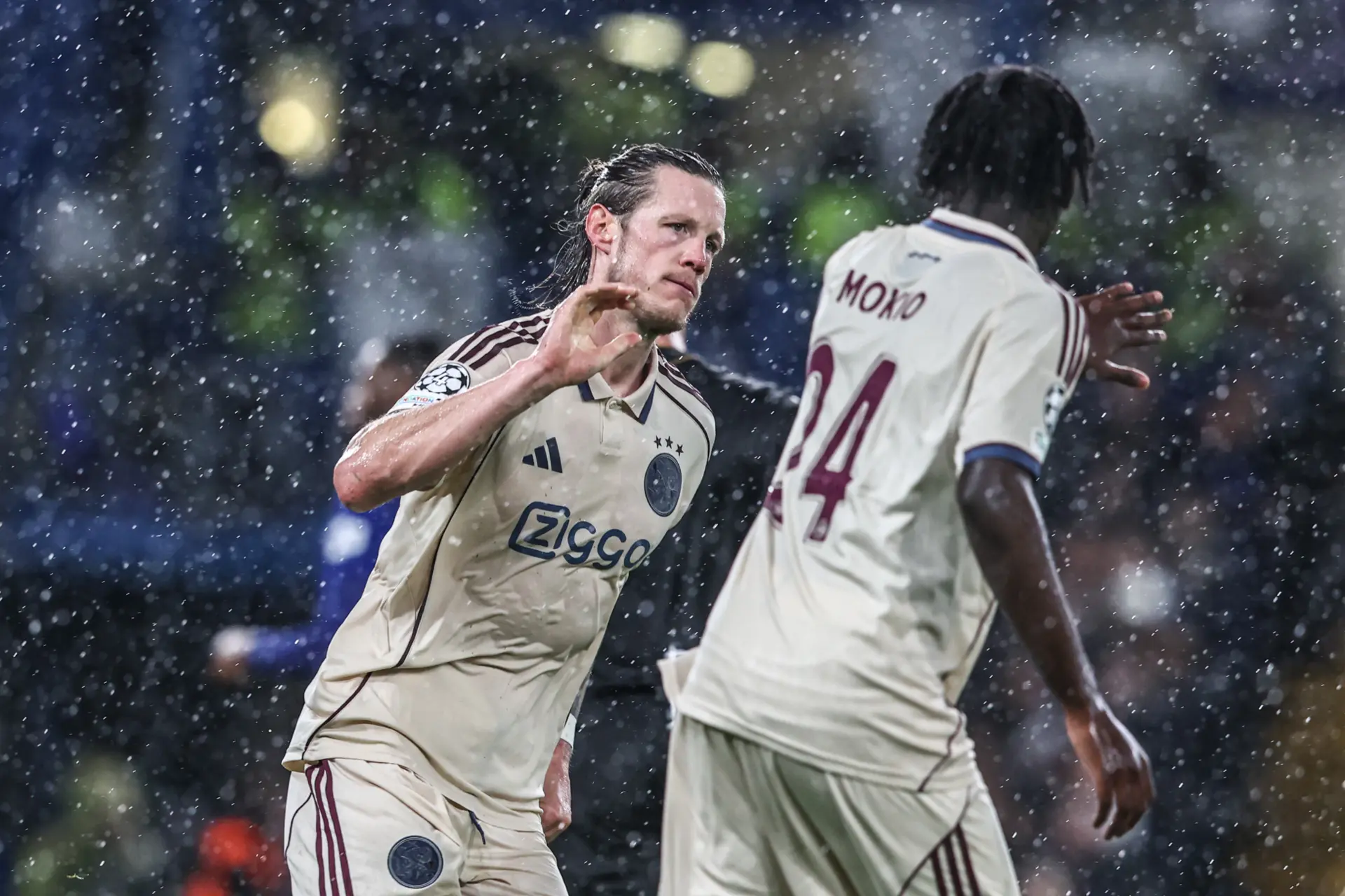 Welke Ajacied scoorde een voldoende tijdens de vernedering tegen Chelsea?