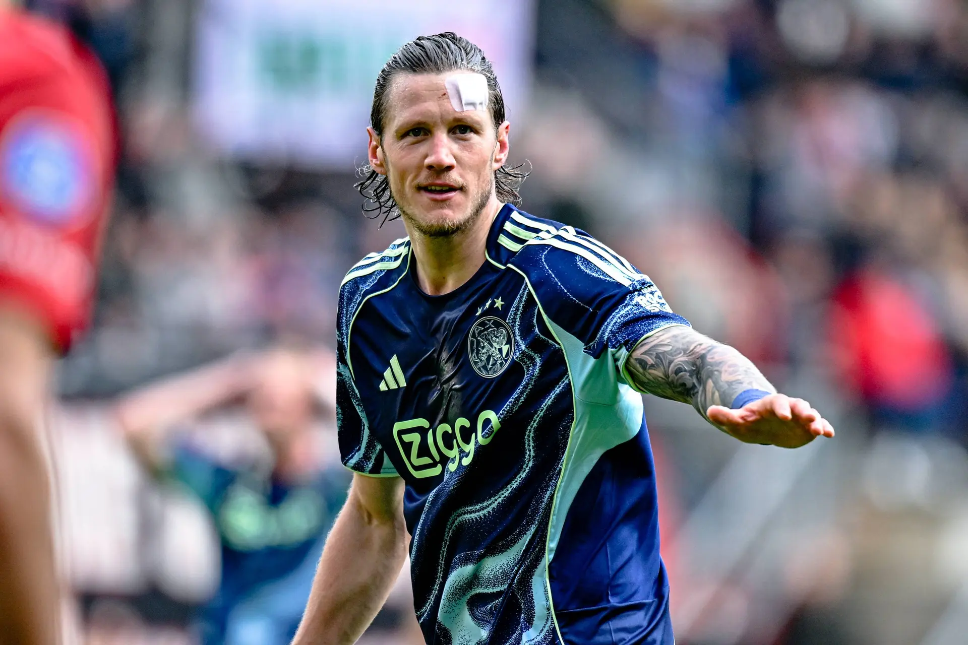 Ajax start met Weghorst tegen PEC Zwolle, Grim kiest ook voor Gloukh op middenveld