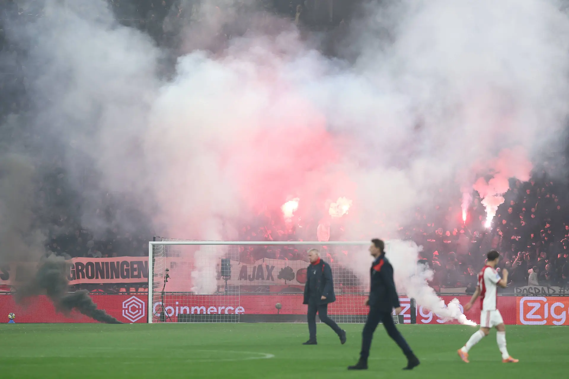 Rondom Ajax: Ajax identificeert eerste personen na wangedrag van zondag